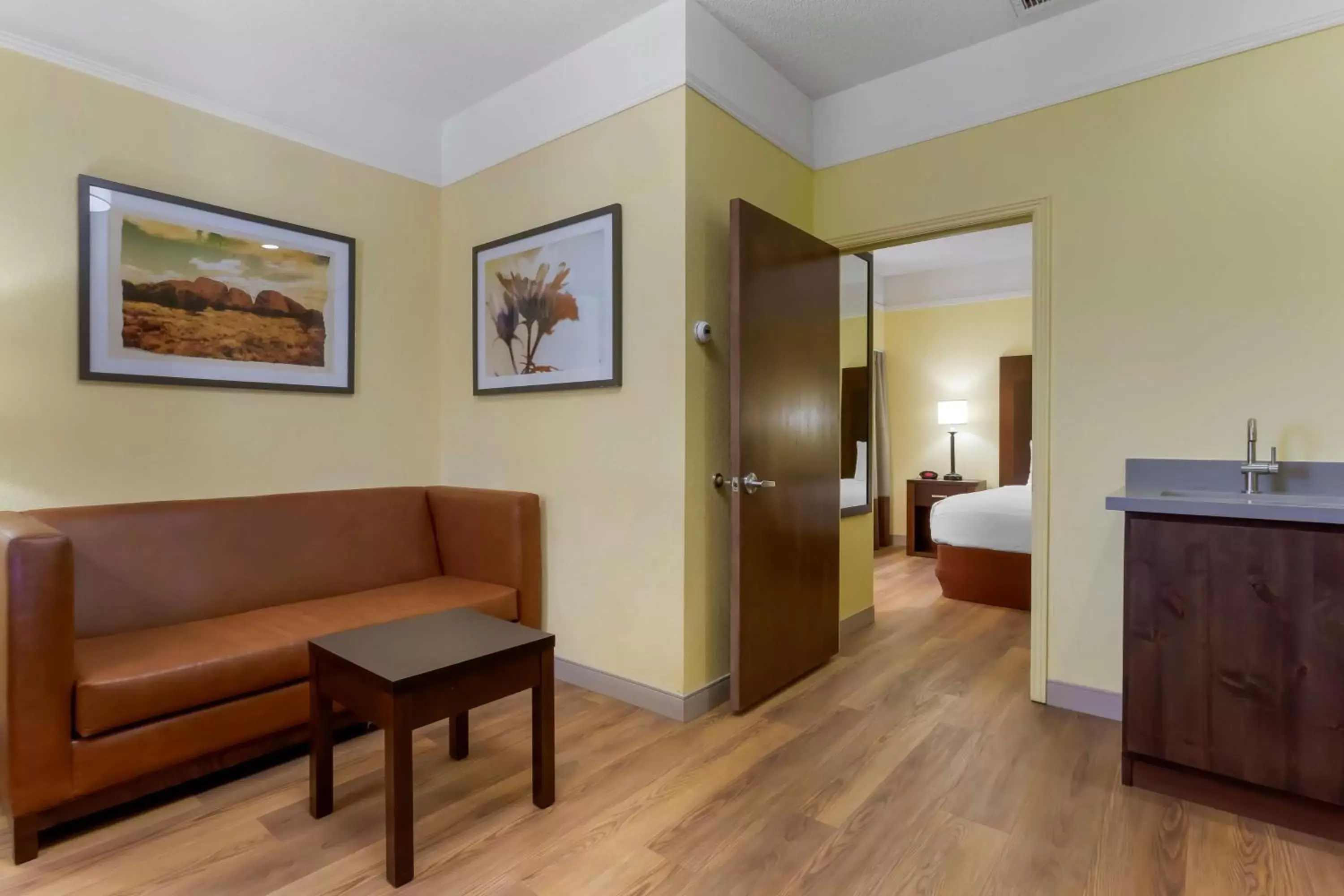 Bedroom, Seating Area in Best Western Phoenix Goodyear Inn