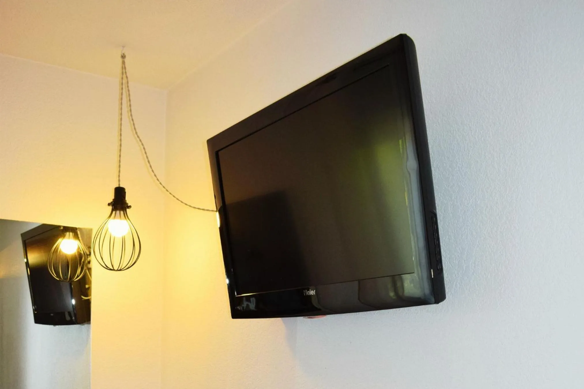 TV and multimedia in Sporting House Hôtel