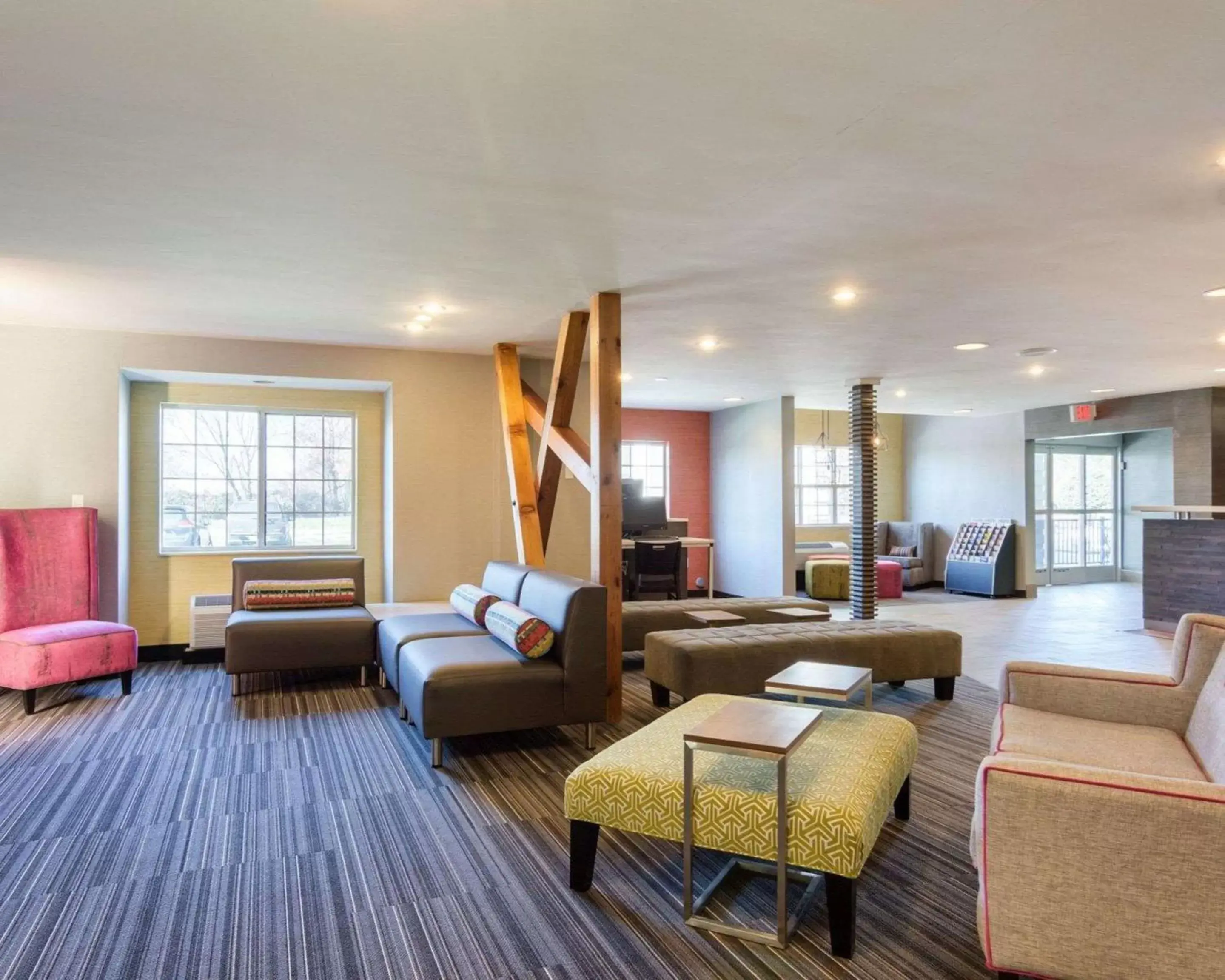 Lobby or reception, Seating Area in Quality Inn & Suites Ashland near Kings Dominion