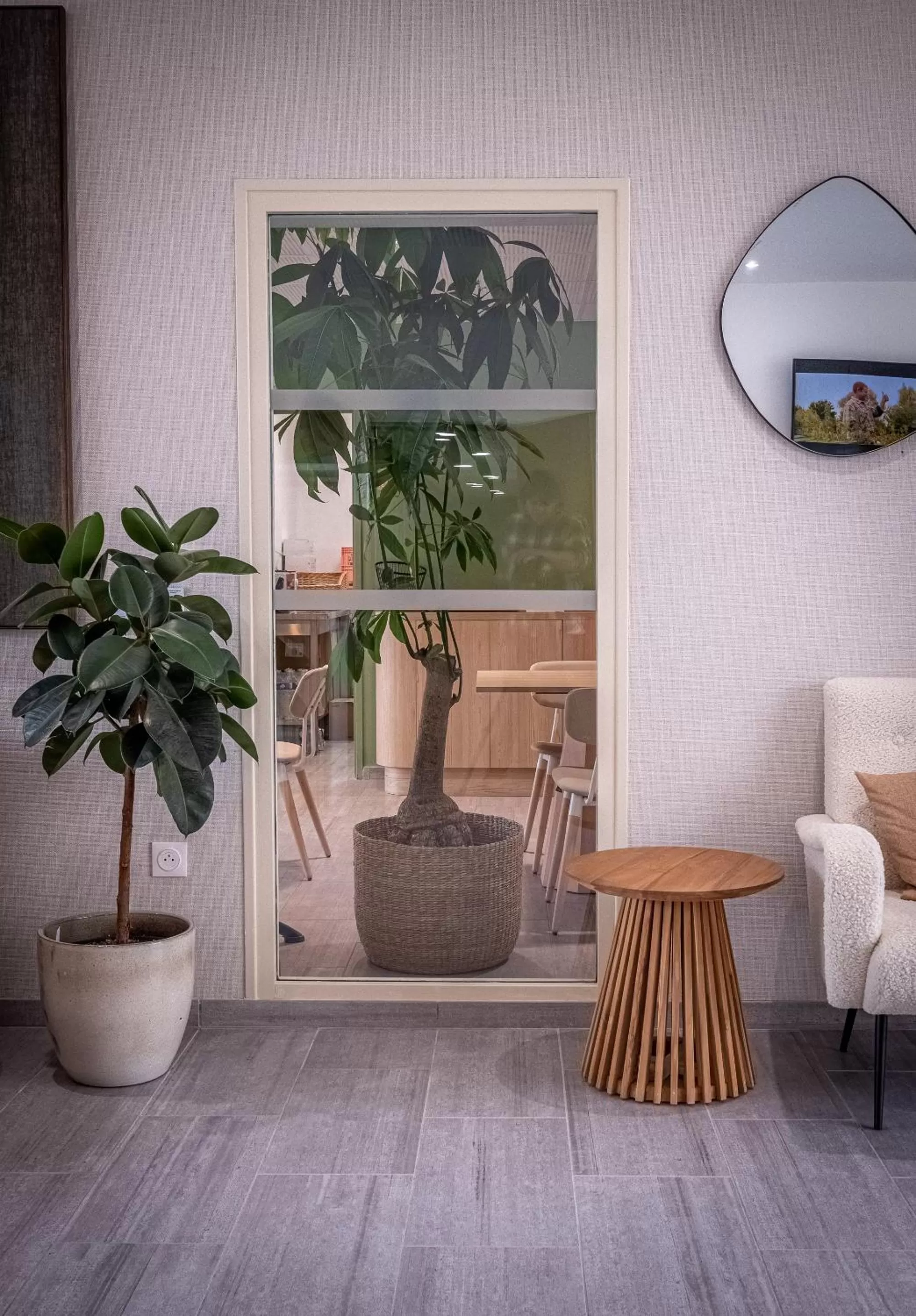 Decorative detail in The Originals Boutique Hôtel Amiens Sud