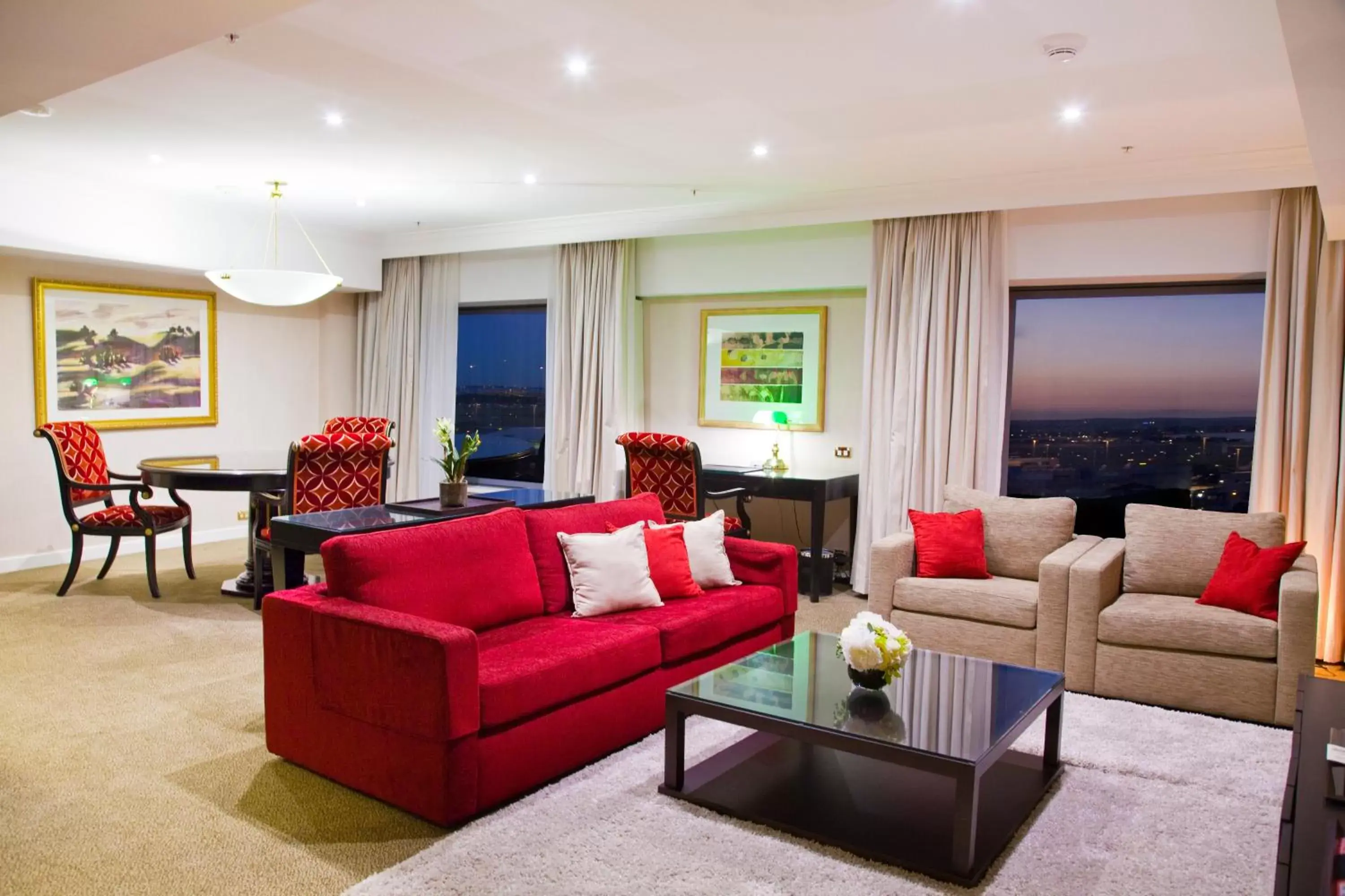 Living room, Seating Area in Stamford Plaza Sydney Airport Hotel & Conference Centre