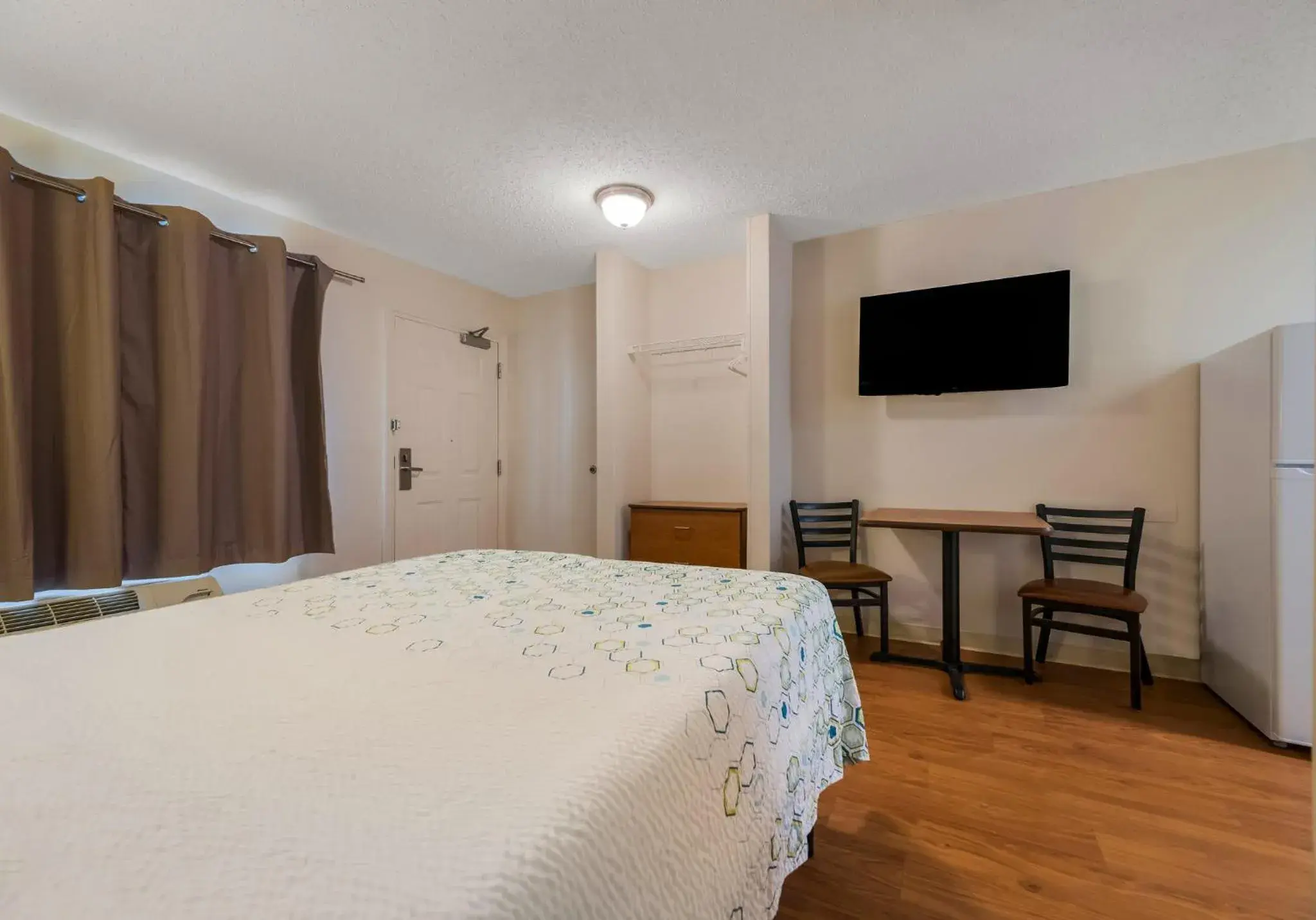 Bedroom, Bed in HomeTowne Studios by Red Roof Orlando - UCF Area