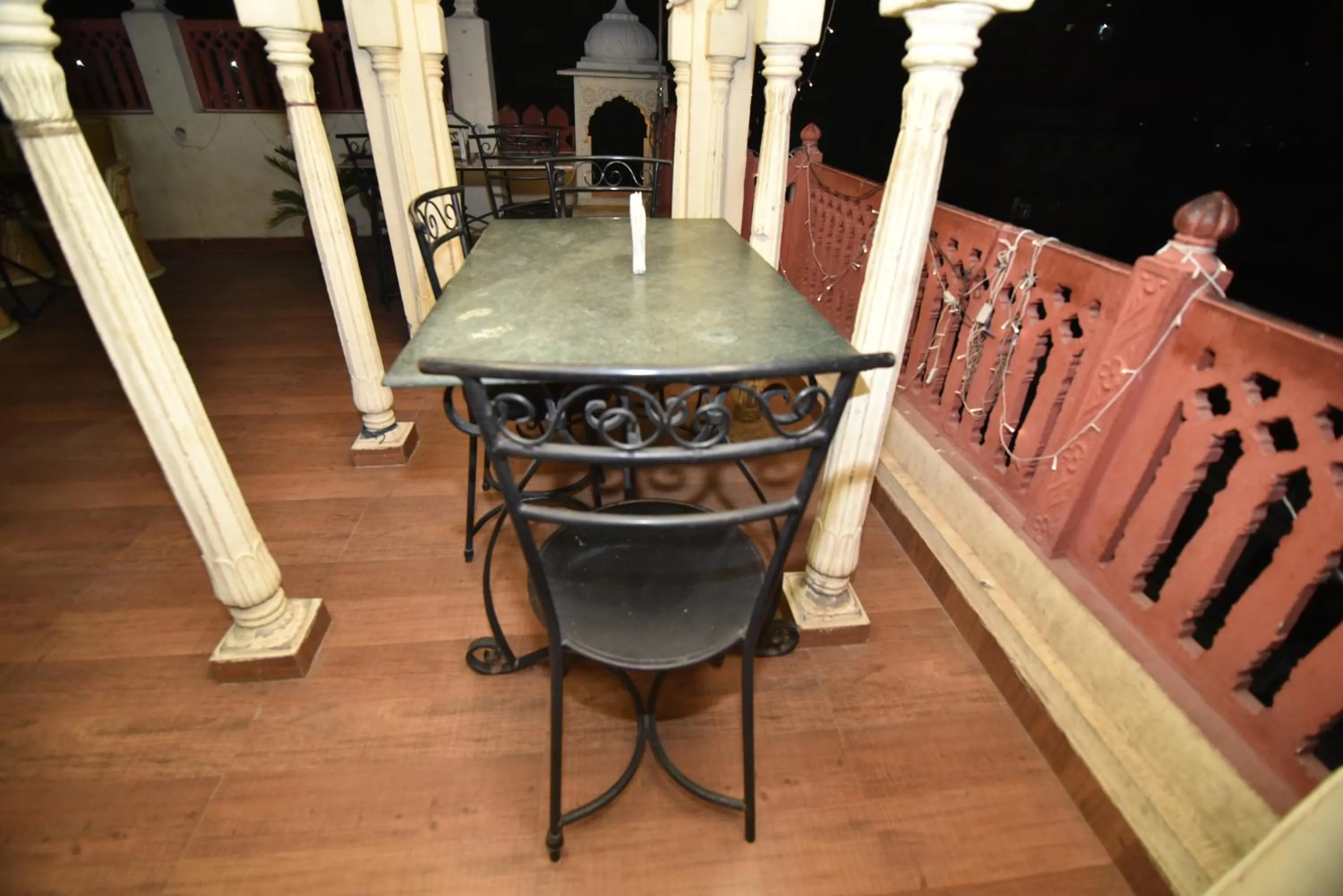 Restaurant/places to eat in Hotel Vaishnavi