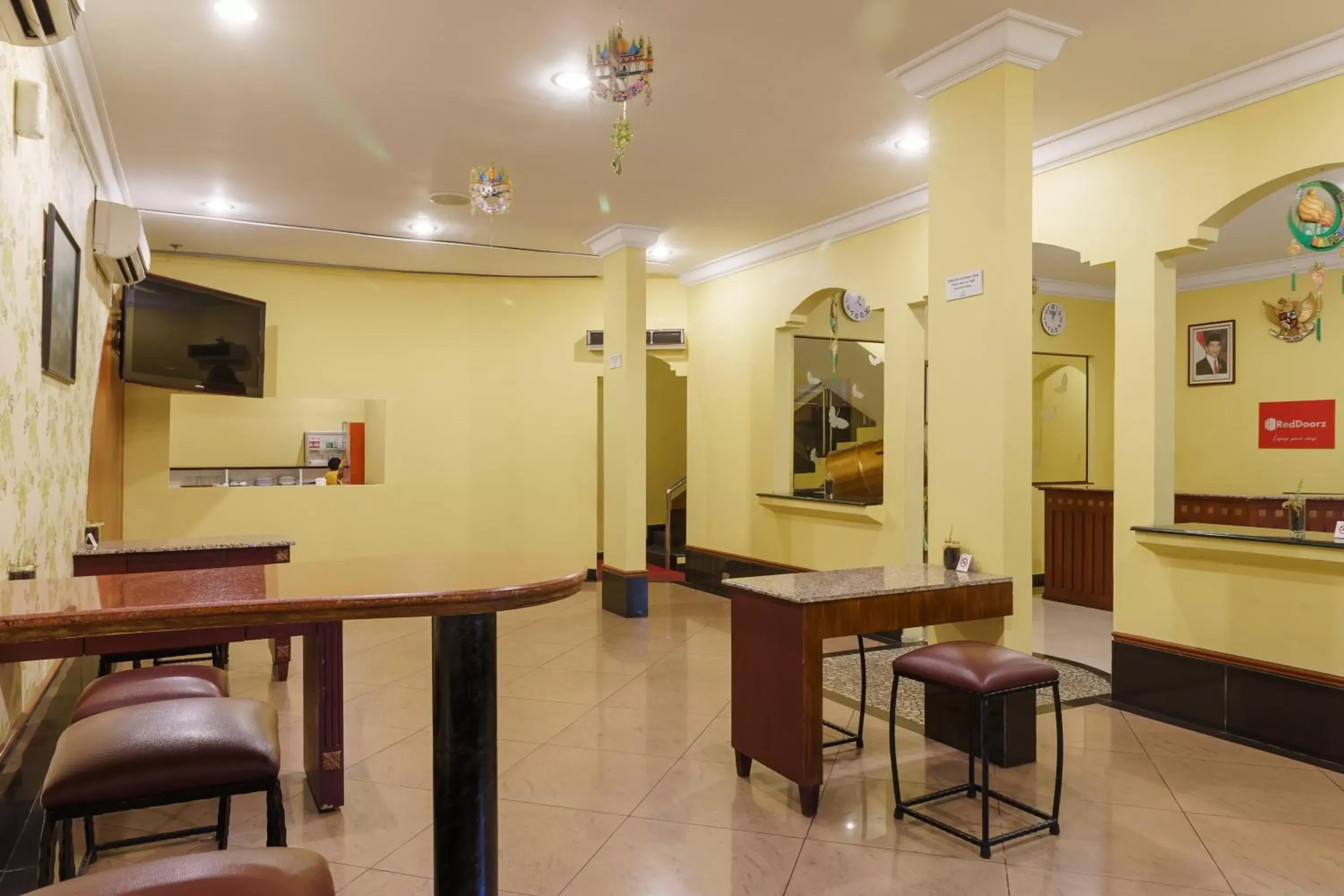 Lobby or reception in RedDoorz Plus near Ancol Lobby or reception in RedDoorz Plus near Ancol