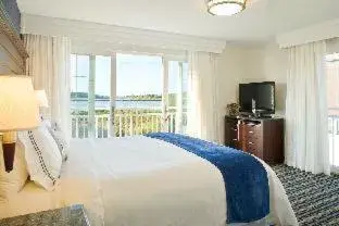 Newport Beach Hotel & Suites