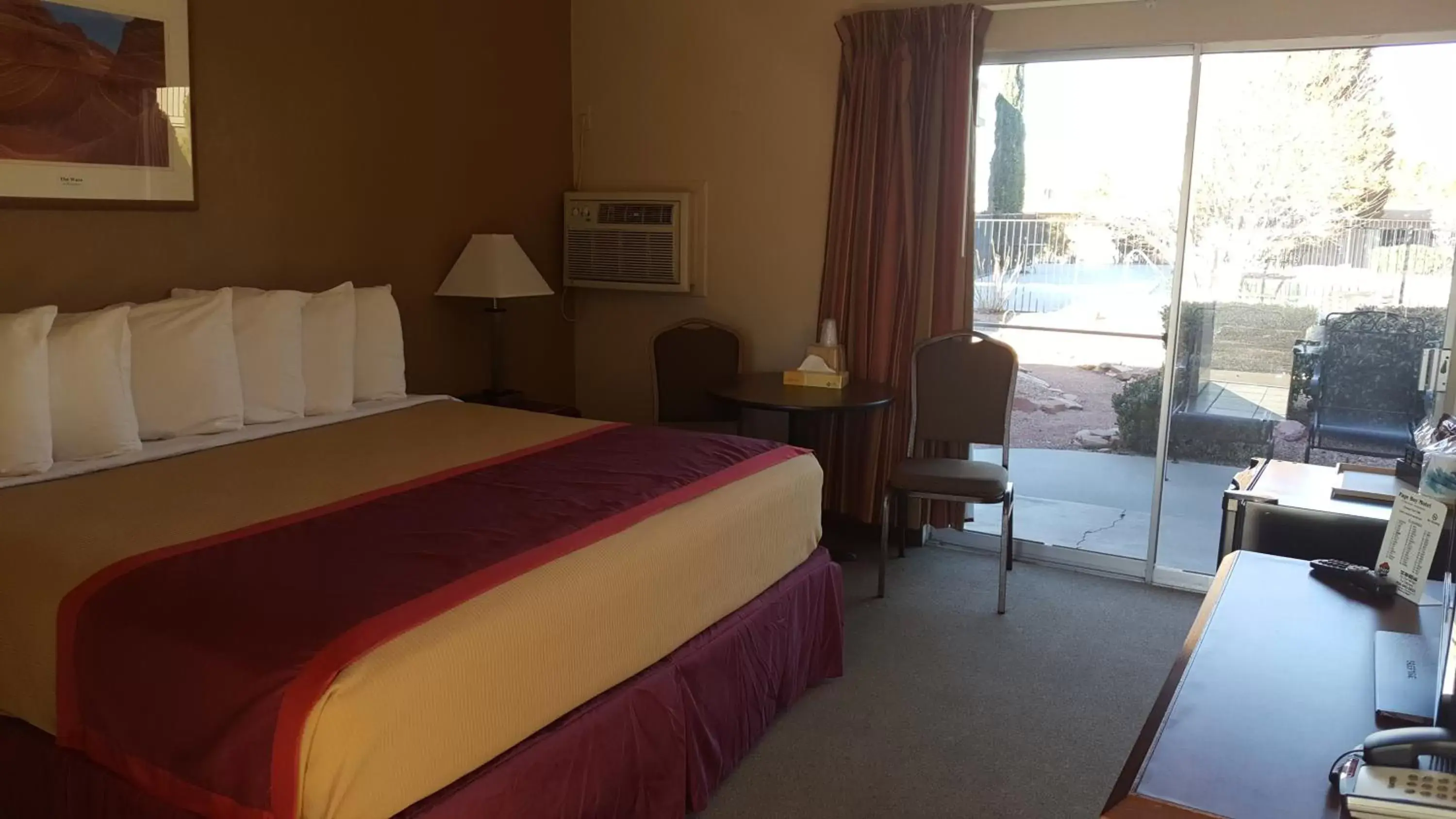 Bedroom, Bed in Lake Powell Canyon Inn