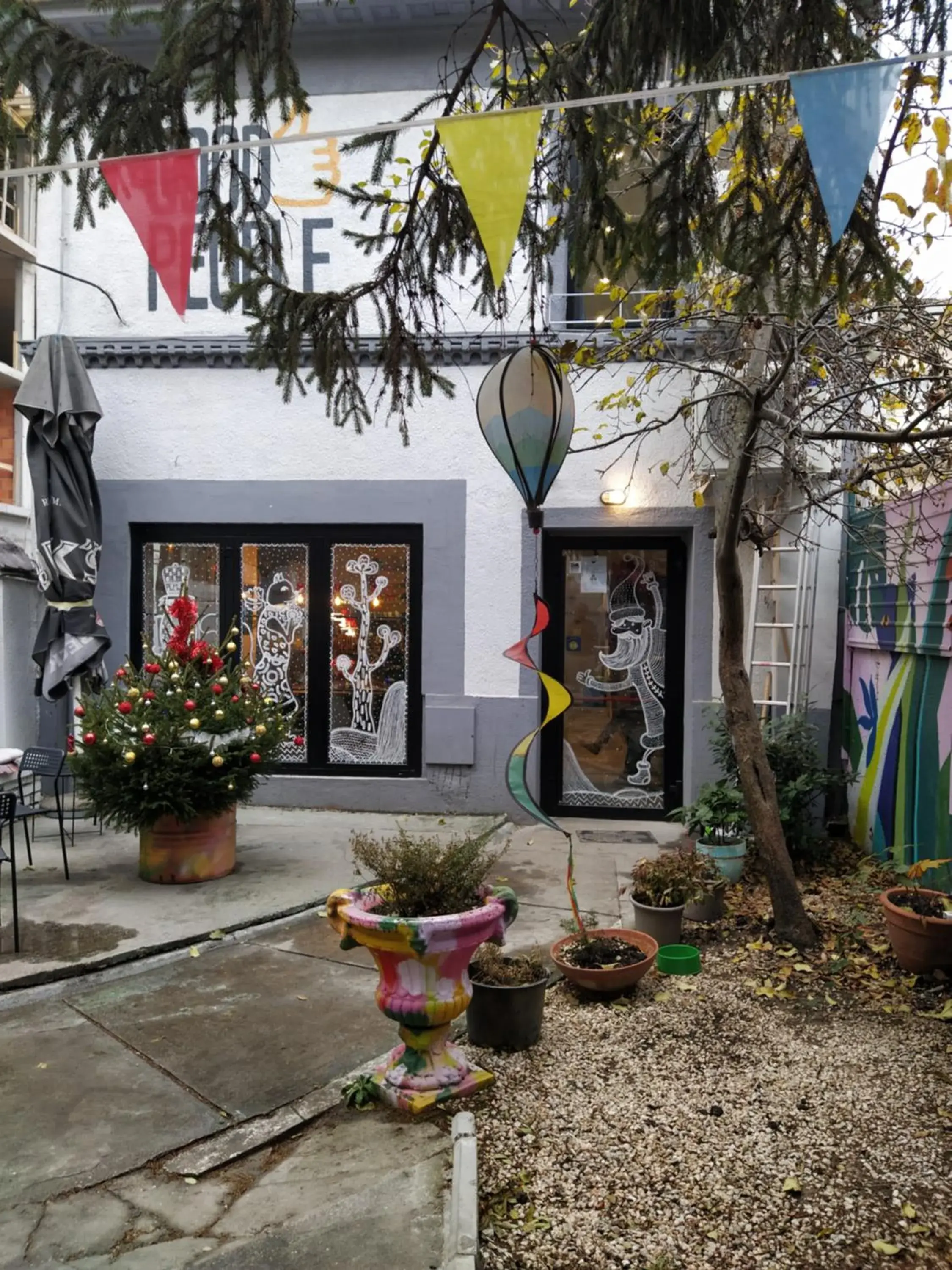 Property building in Good People Design Hostel Property building in Good People Design Hostel