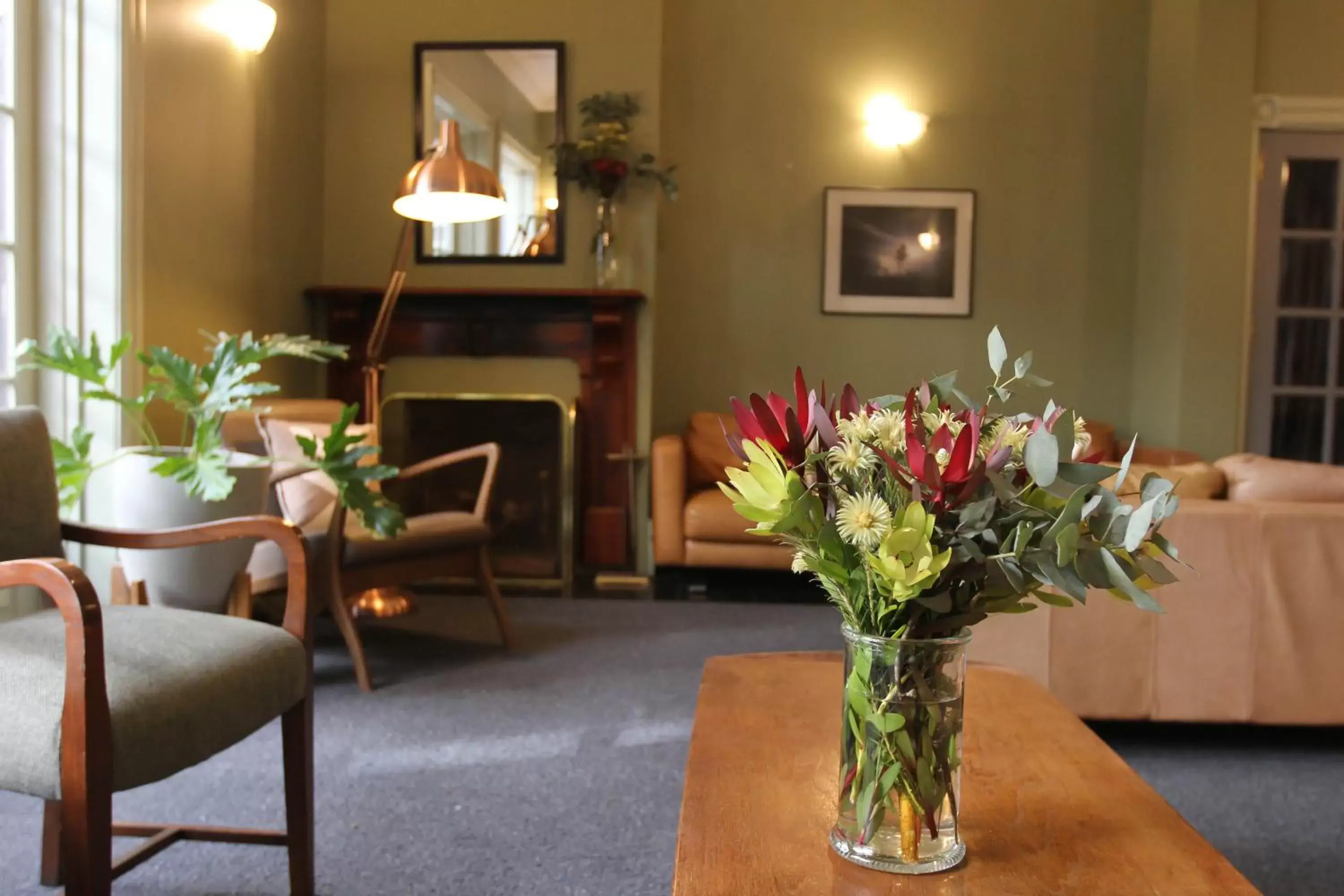 Queen Room in Alpine Hotel, Eat Drink Sleep Queen Room in Alpine Hotel, Eat Drink Sleep