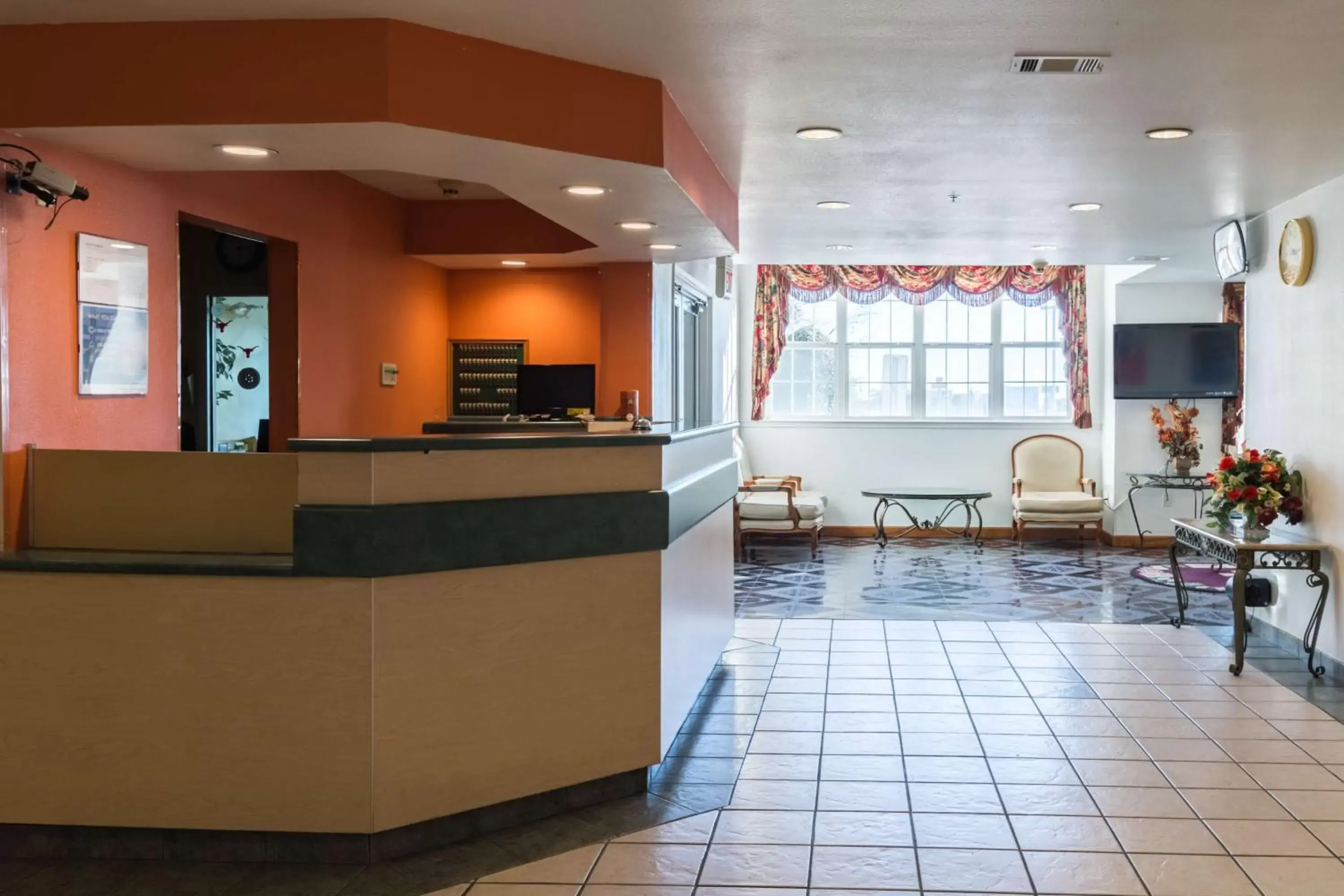 Communal lounge/ TV room, Lobby/Reception in Motel 6-Fort Worth, TX - Burleson