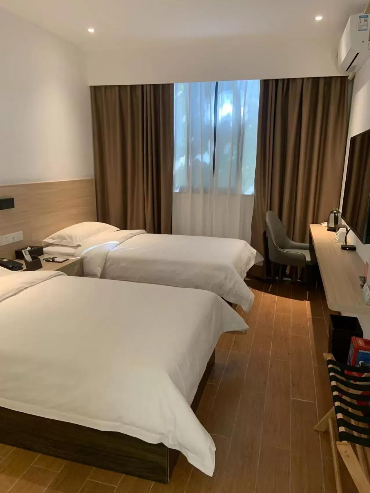Bedroom, Bed in Guangzhou Fangyuan Hotel