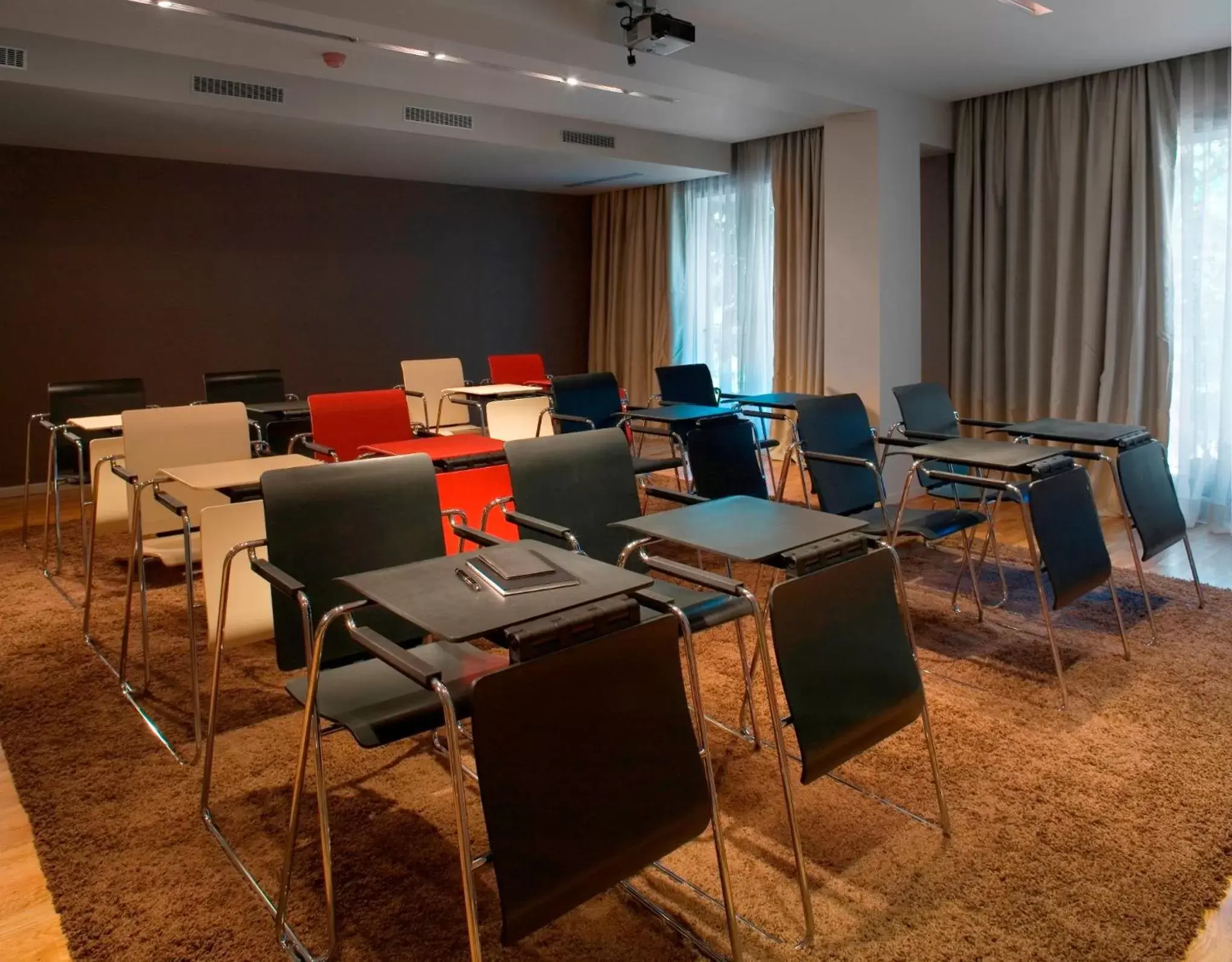 Meeting/conference room in mOdus Hotel