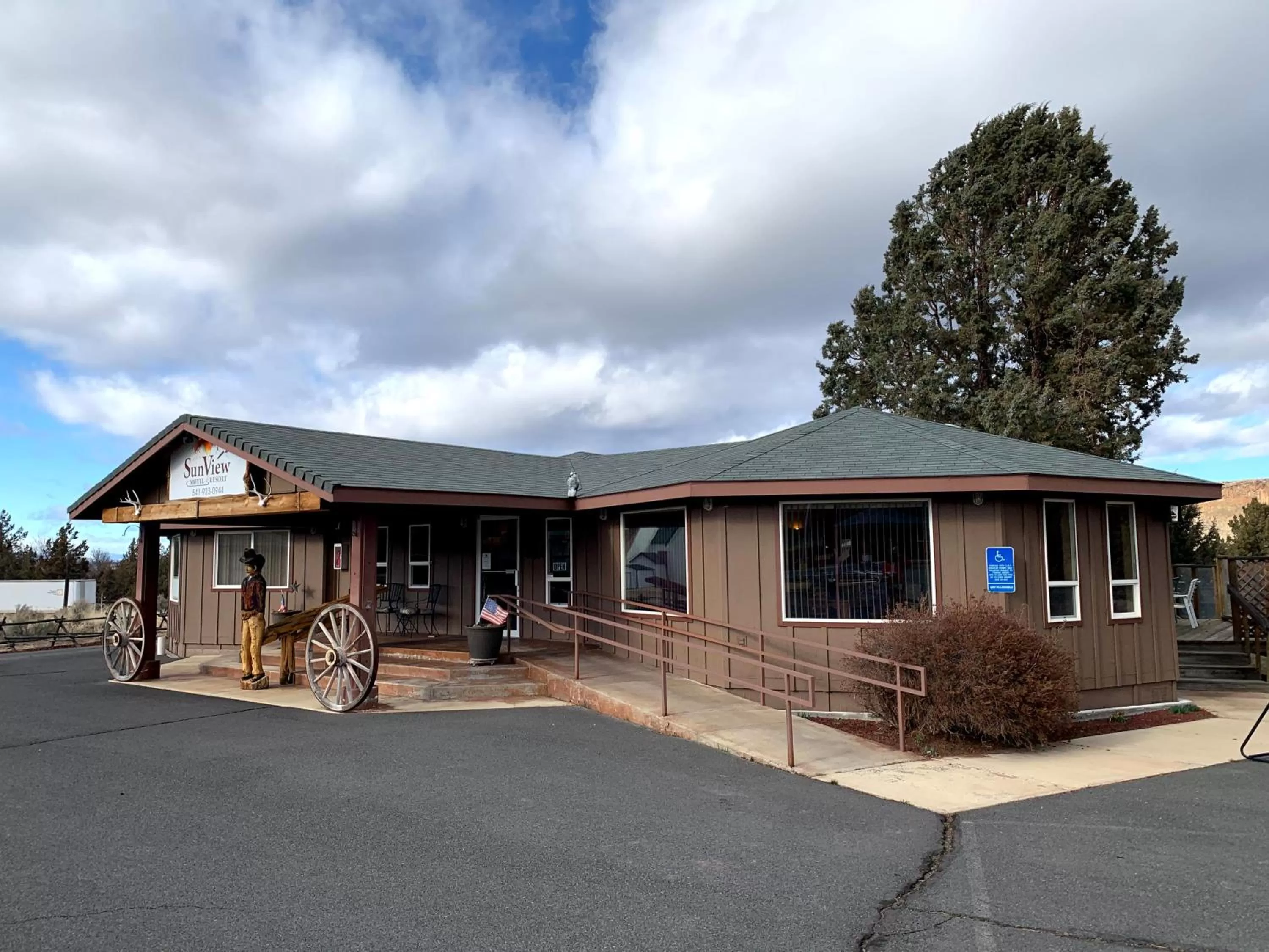 Property Building in Smith Rock Resort