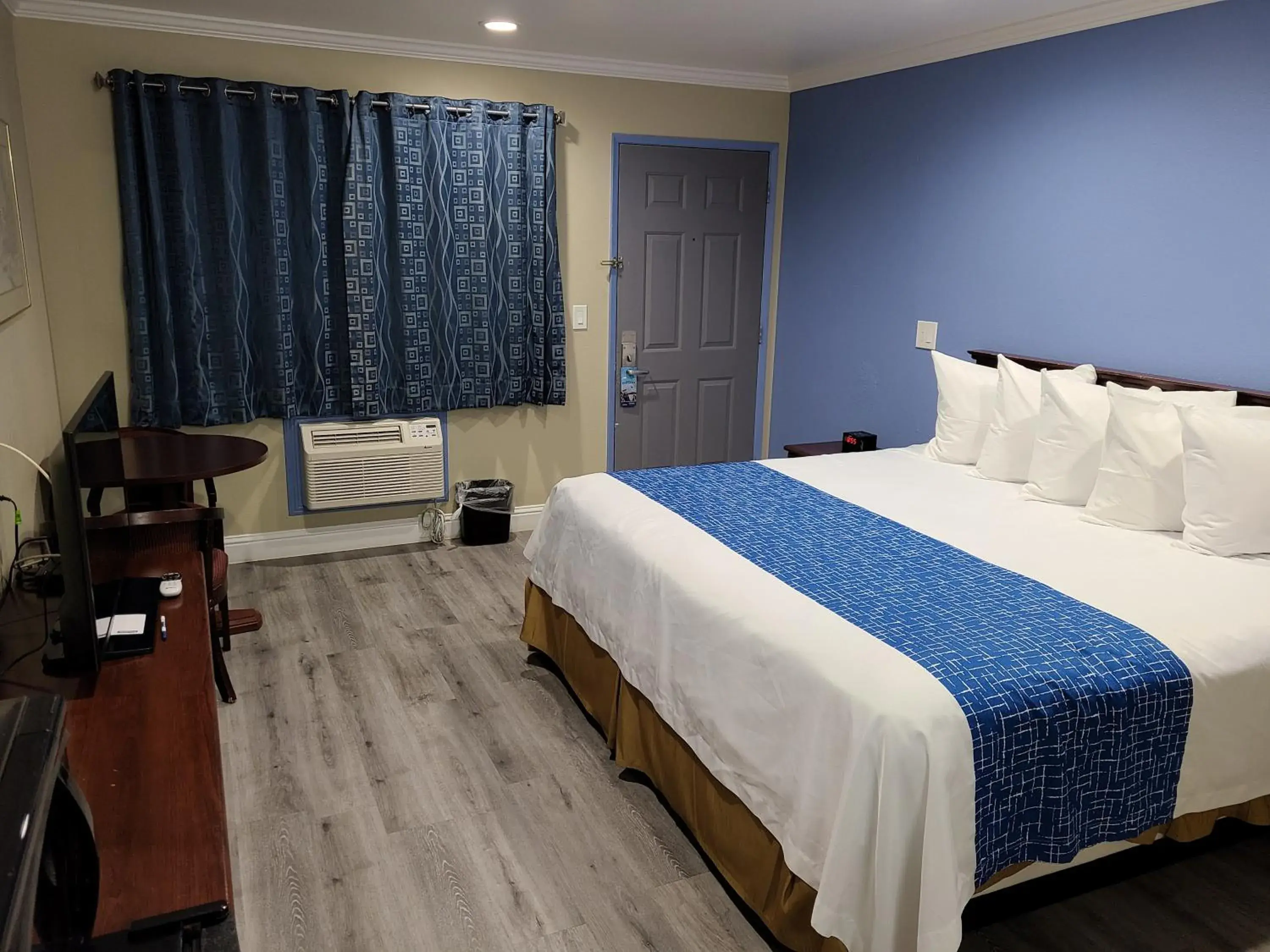 Bedroom, Bed in Travelodge by Wyndham Clearlake Bedroom, Bed in Travelodge by Wyndham Clearlake