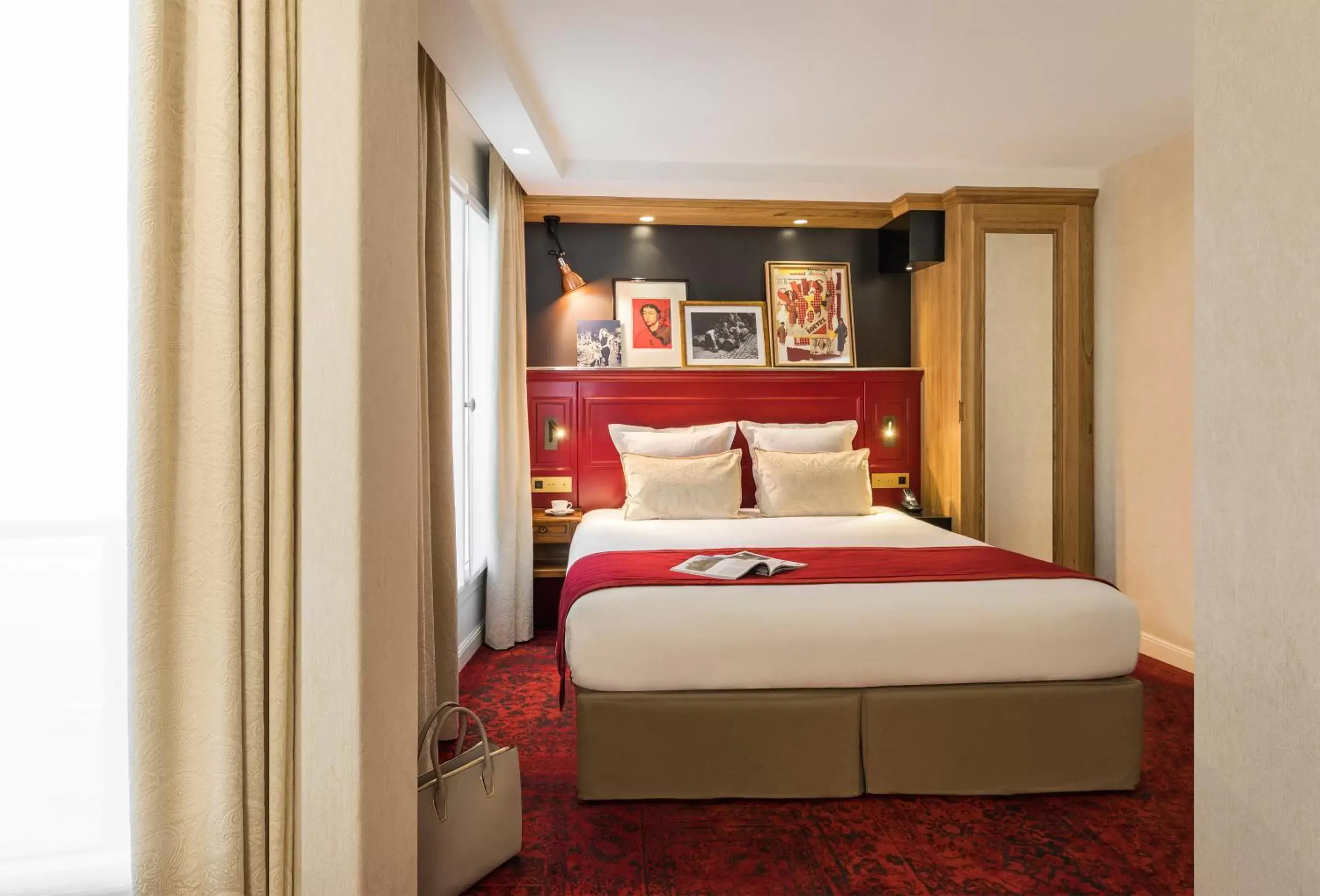 Bedroom, Bed in Hotel Ducs de Bourgogne