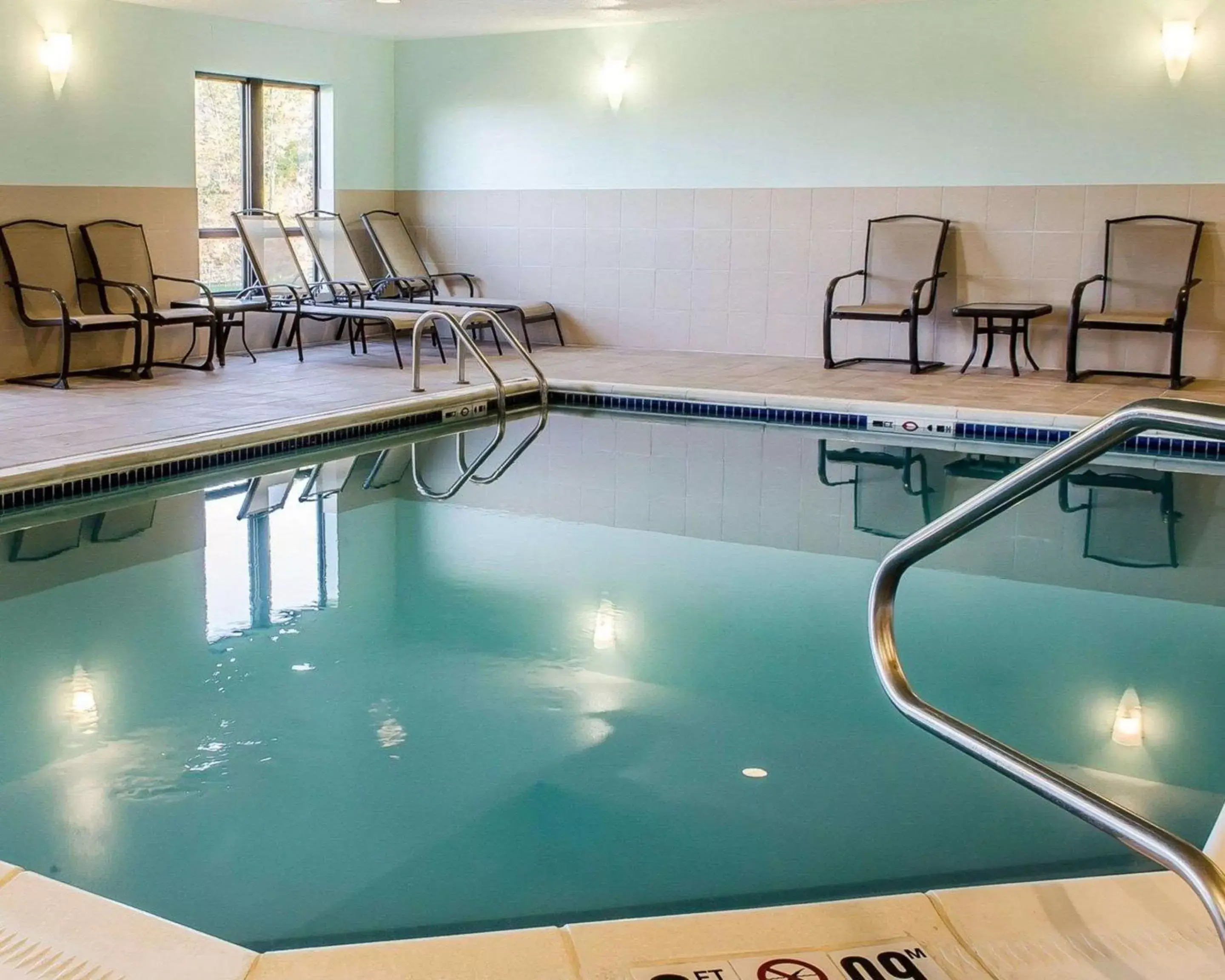 On site, Swimming Pool in Comfort Suites Bloomsburg