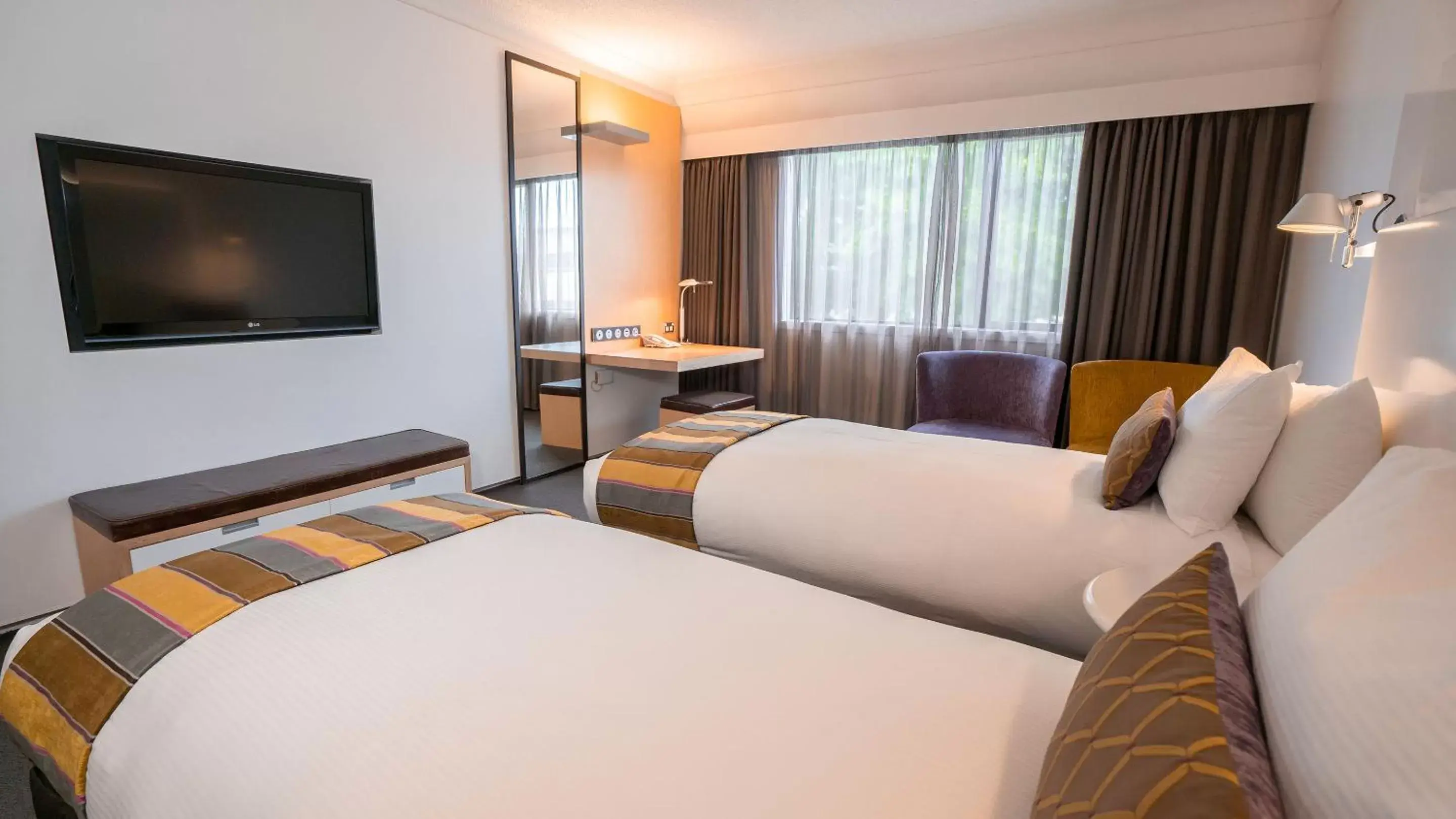 TV and multimedia, Bed in Scenic Hotel Marlborough