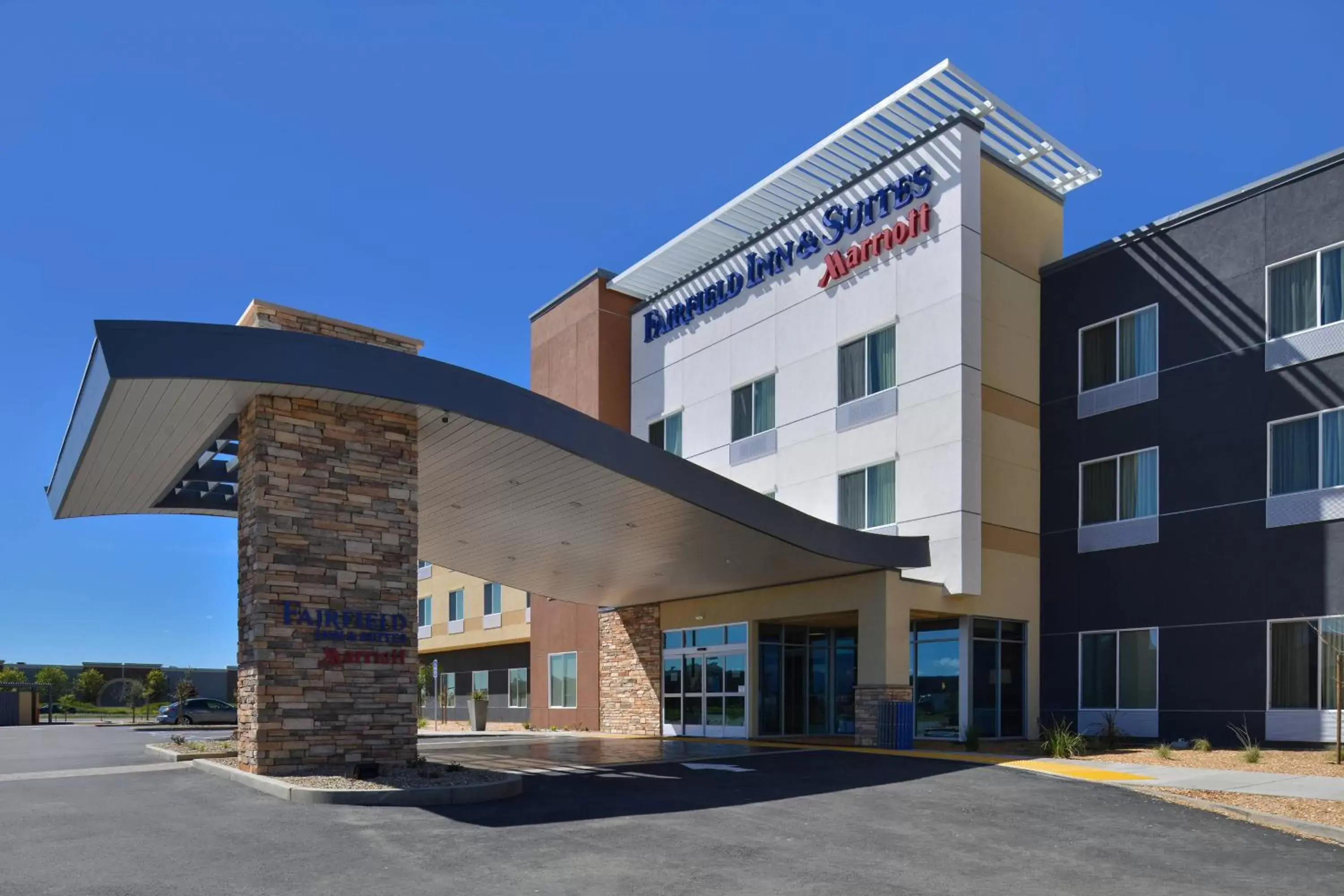 Property Building in Fairfield Inn & Suites by Marriott Sacramento Airport Woodland