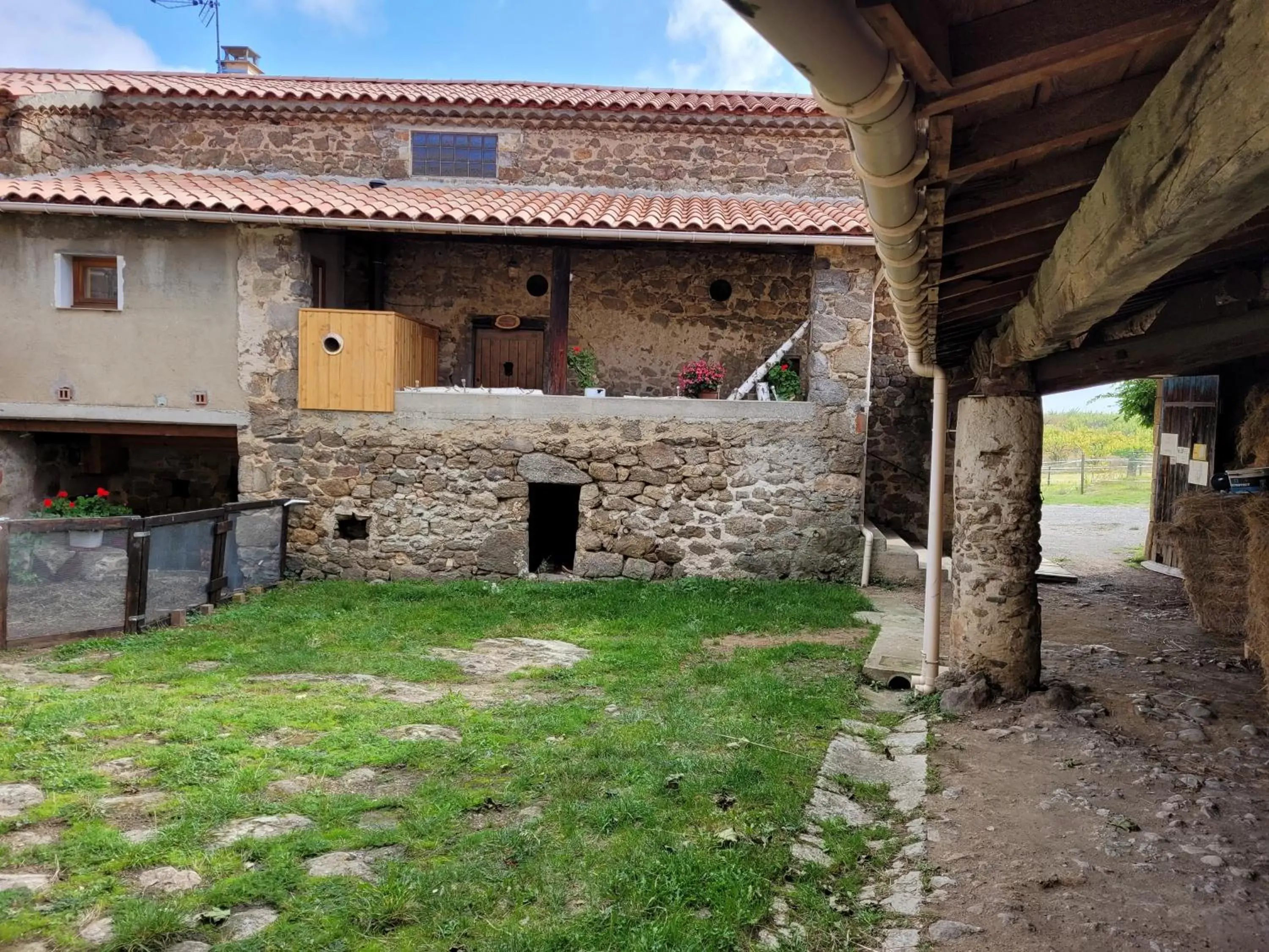 Property Building in Ferme de la Combe - The Goldy's Farm