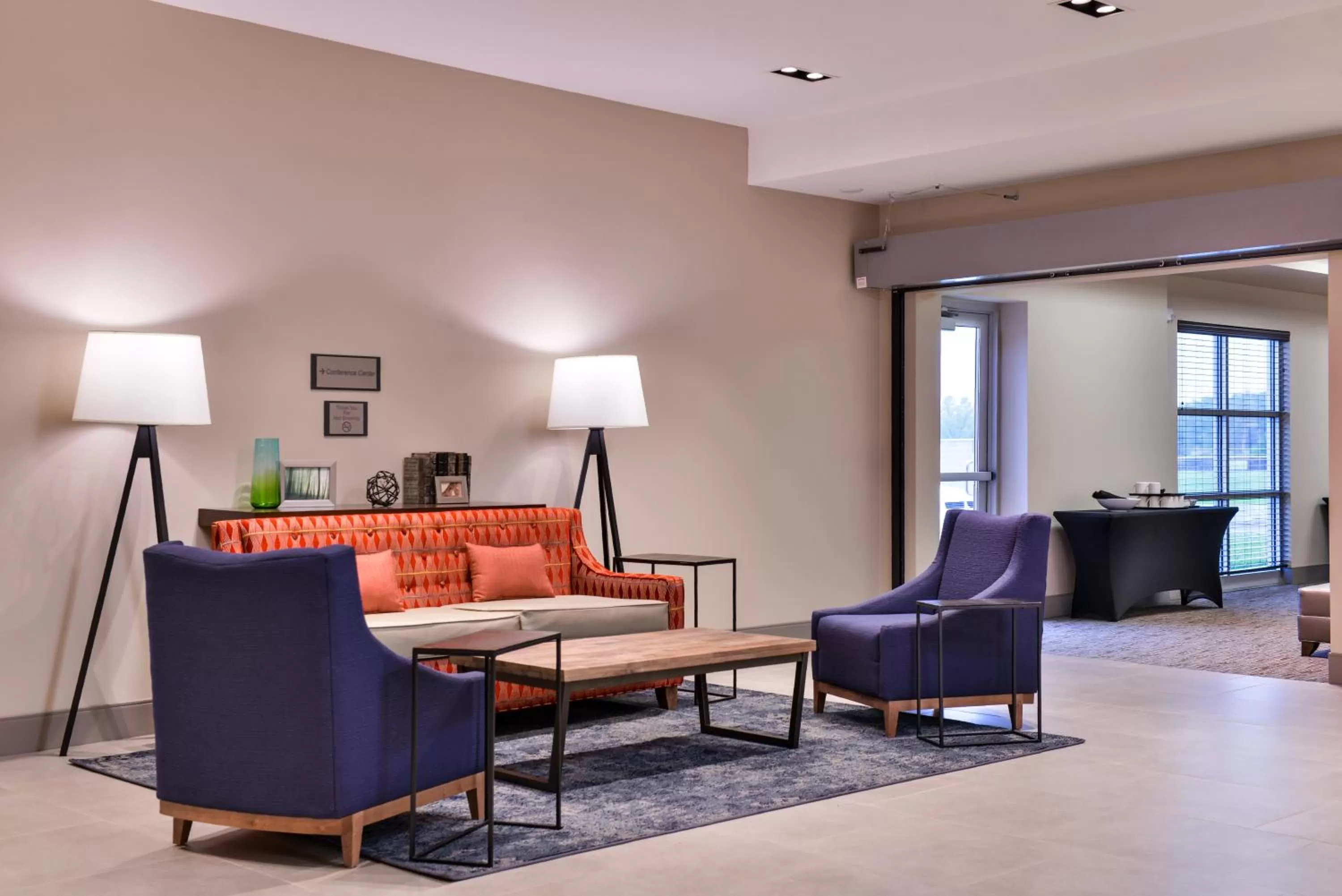 Lounge or bar in Country Inn & Suites by Radisson, Ft Atkinson, WI