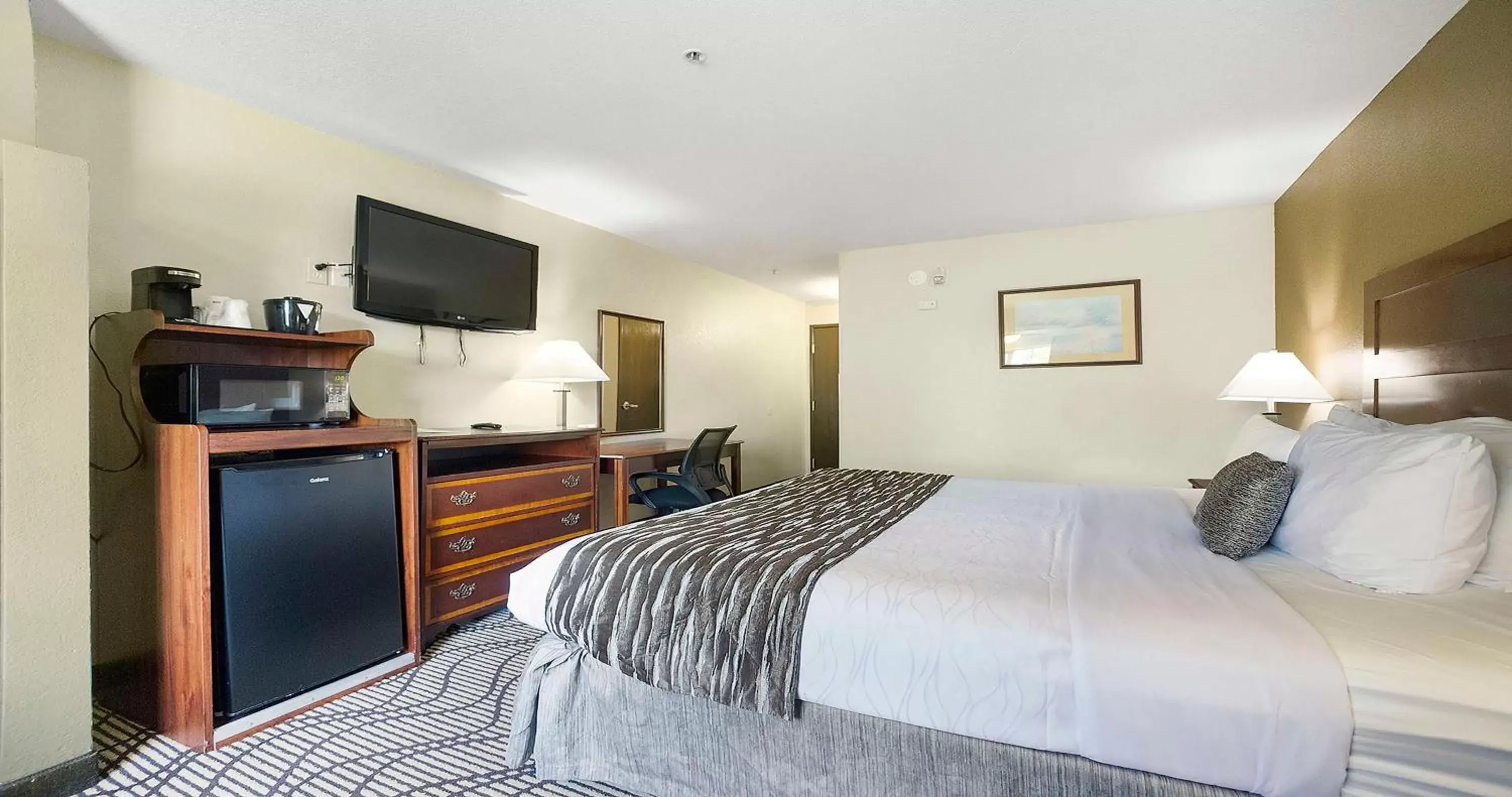 Bedroom, Bed in SureStay Plus Hotel by Best Western Rocklin