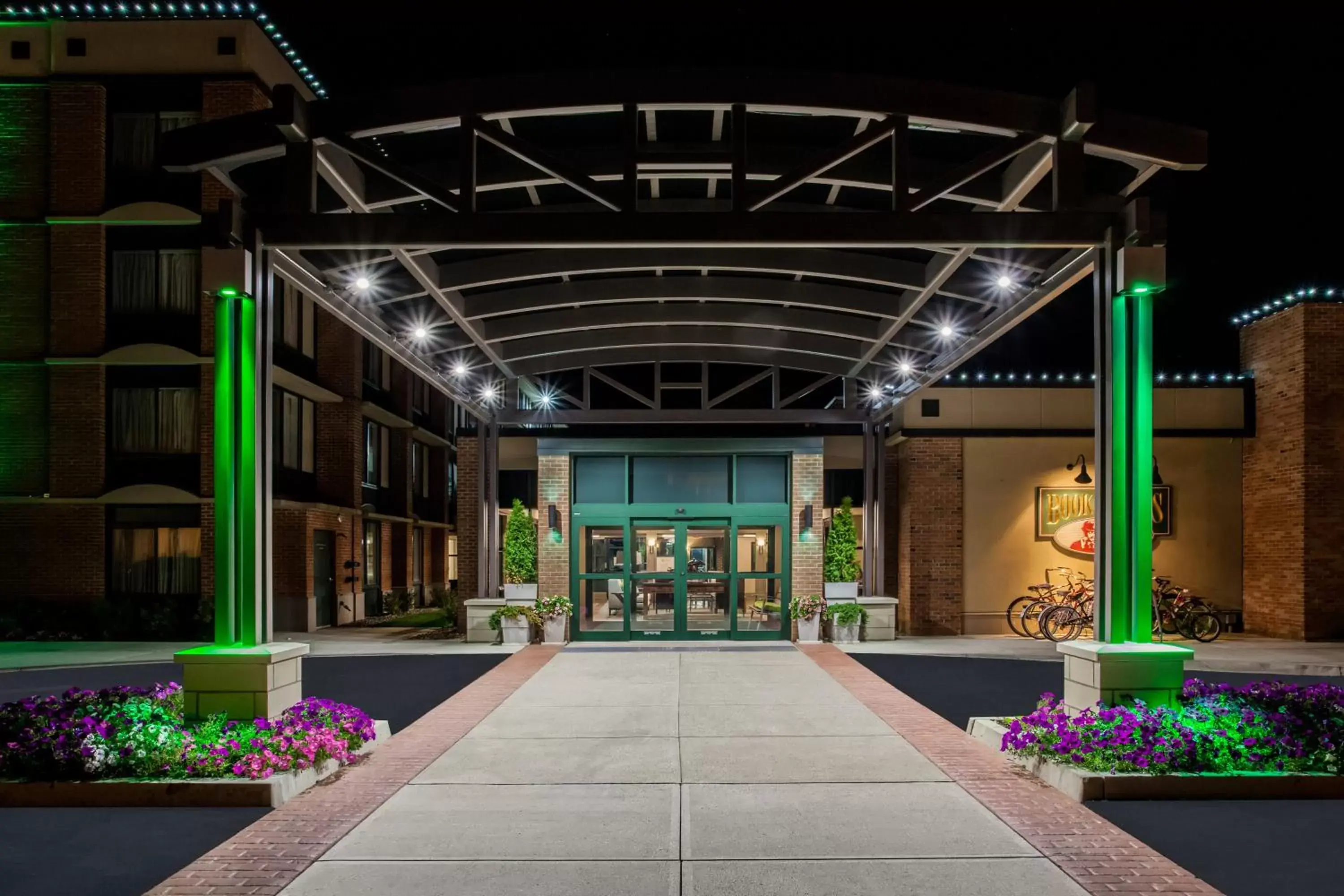 Property building in Holiday Inn Saratoga Springs, an IHG Hotel