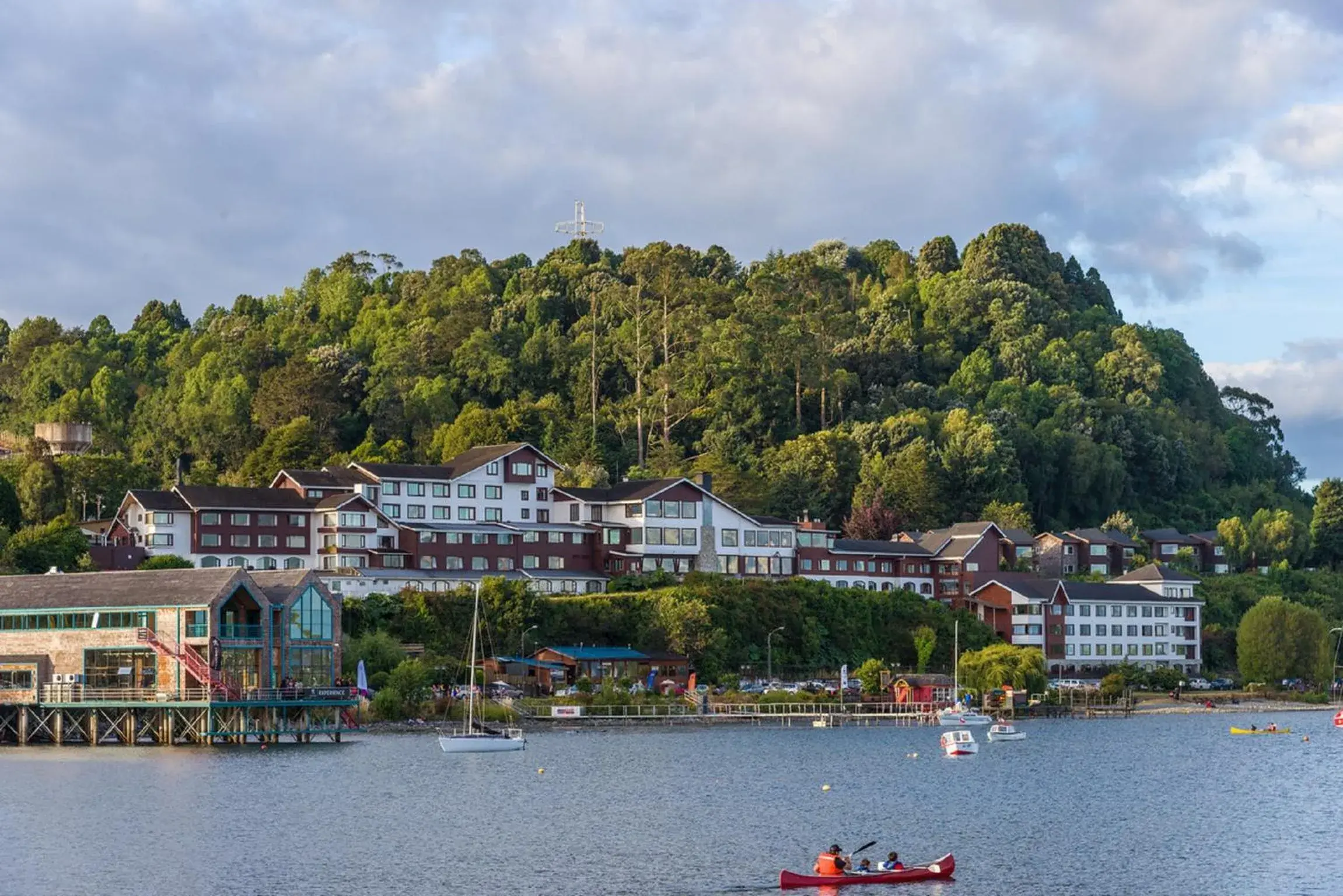 Property Building in Hotel Cabaña Del Lago Puerto Varas