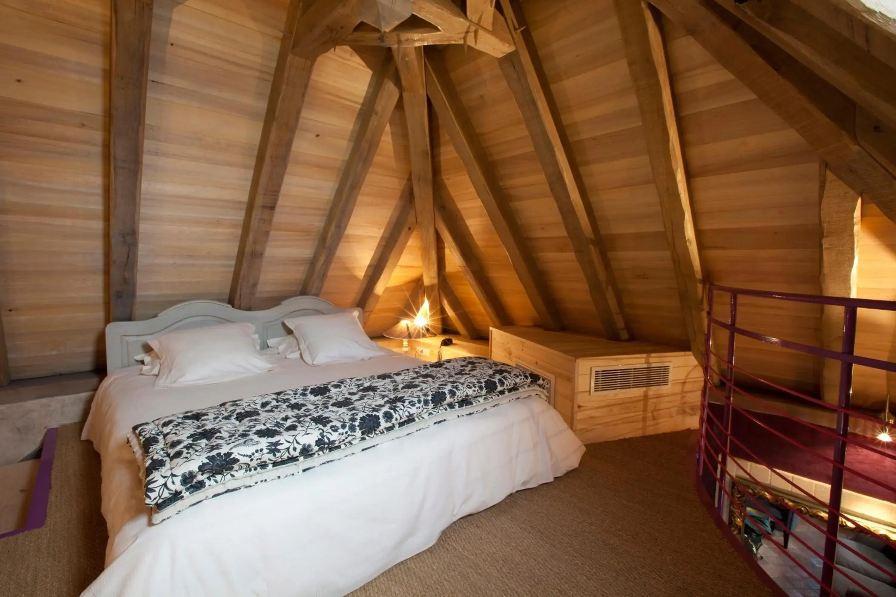 Photo of the whole room, Bed in Hôtel-Spa Le Saint Cirq