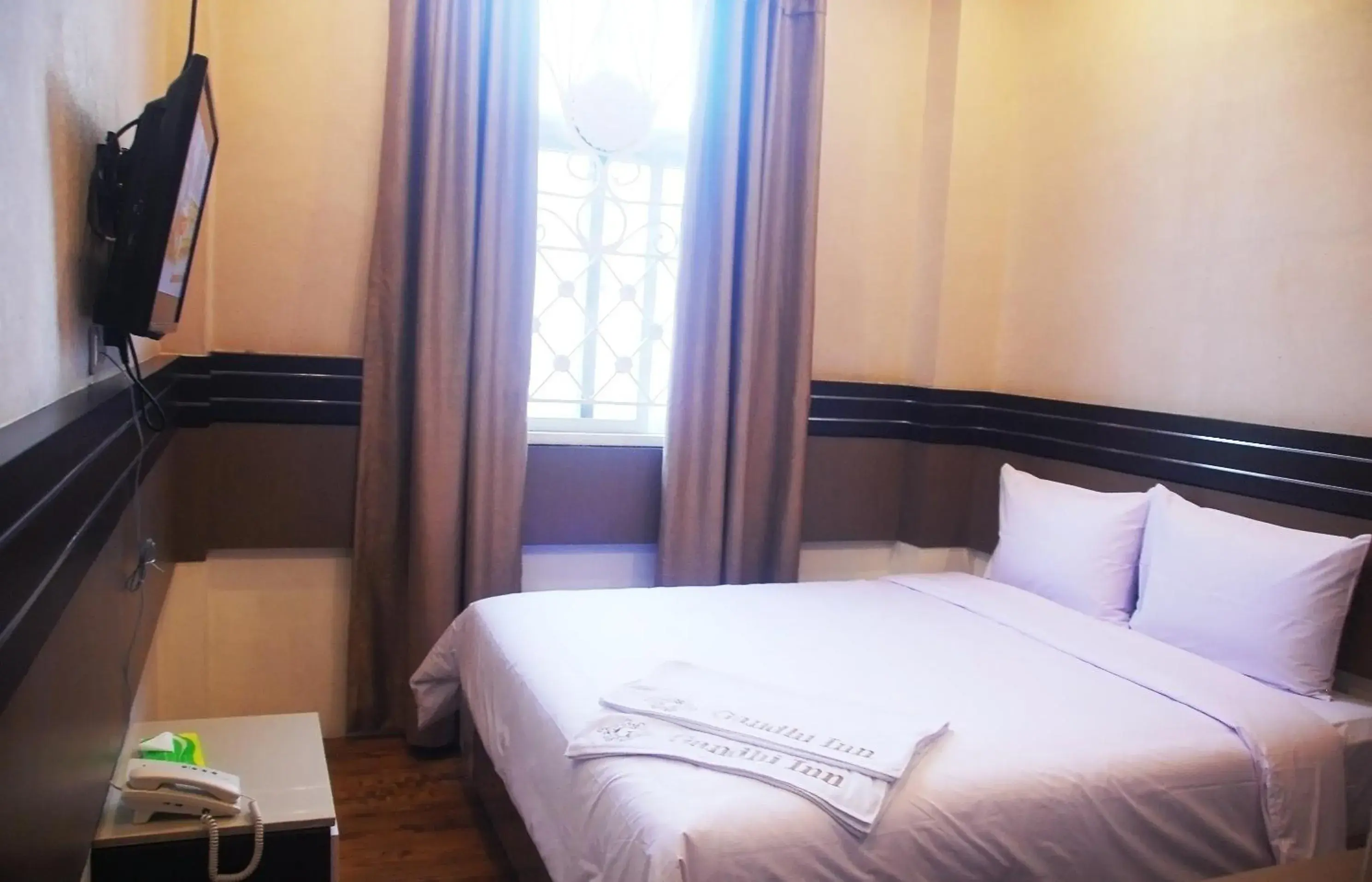 Bed in Gandhi Inn