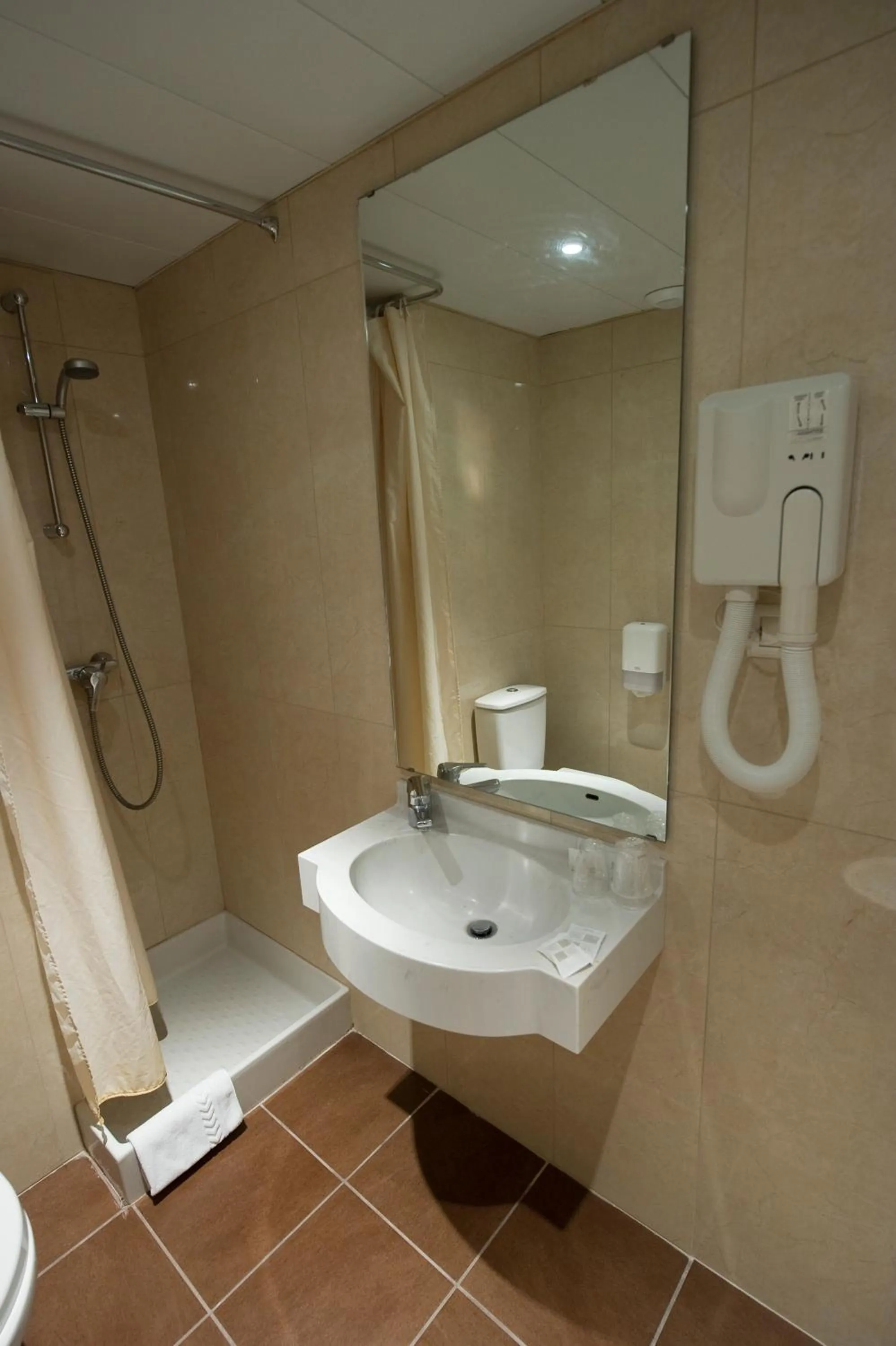 Bathroom in The Originals City, Hôtel Astoria Vatican, Lourdes