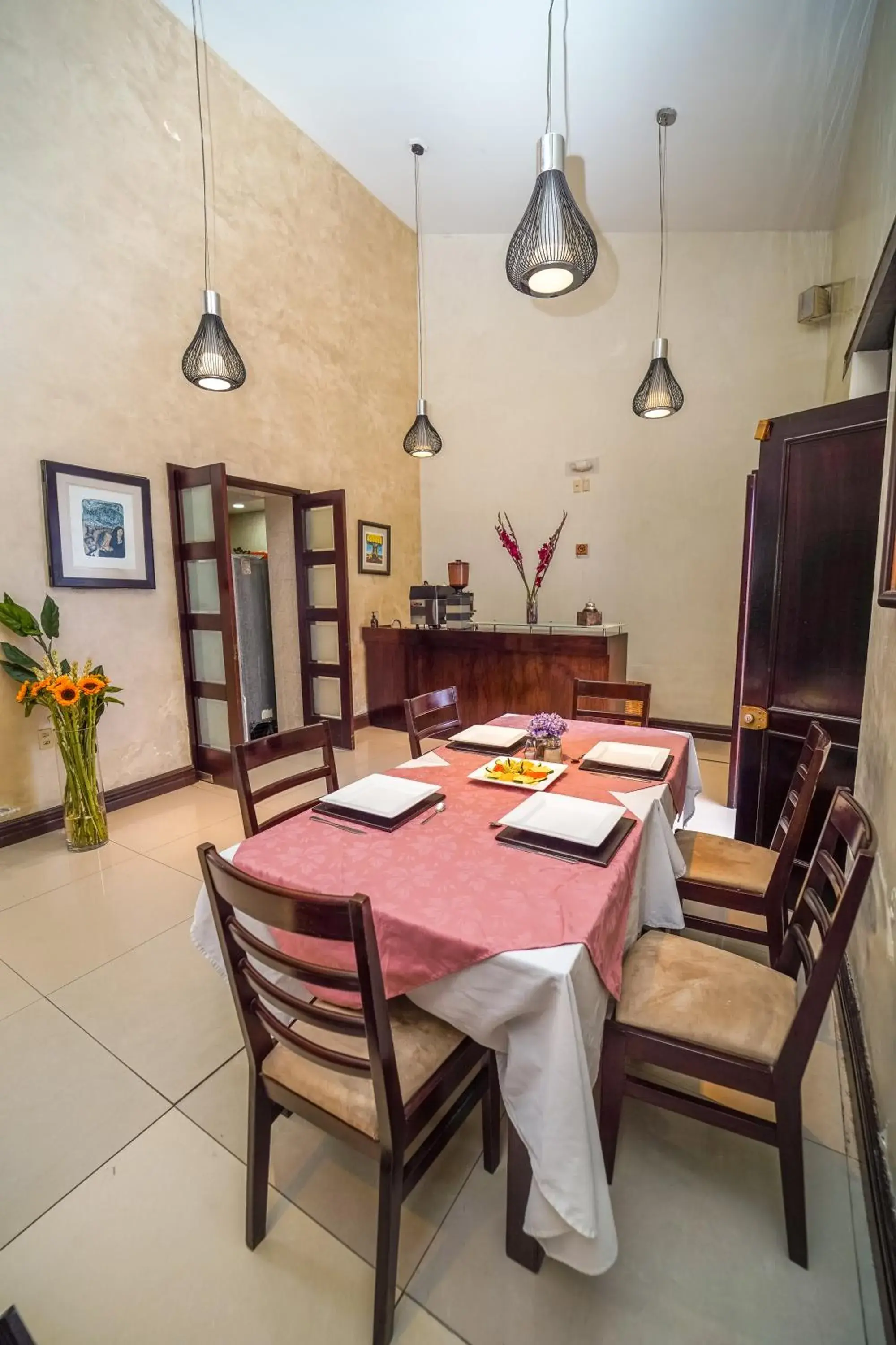 Restaurant/Places to Eat in Casa de las Flores Hotel