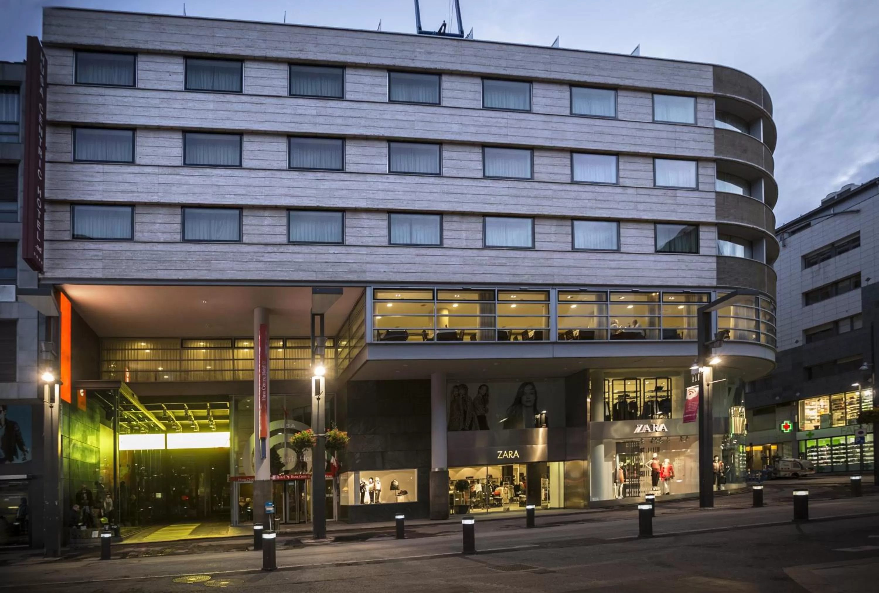 Facade/entrance in Yomo Centric