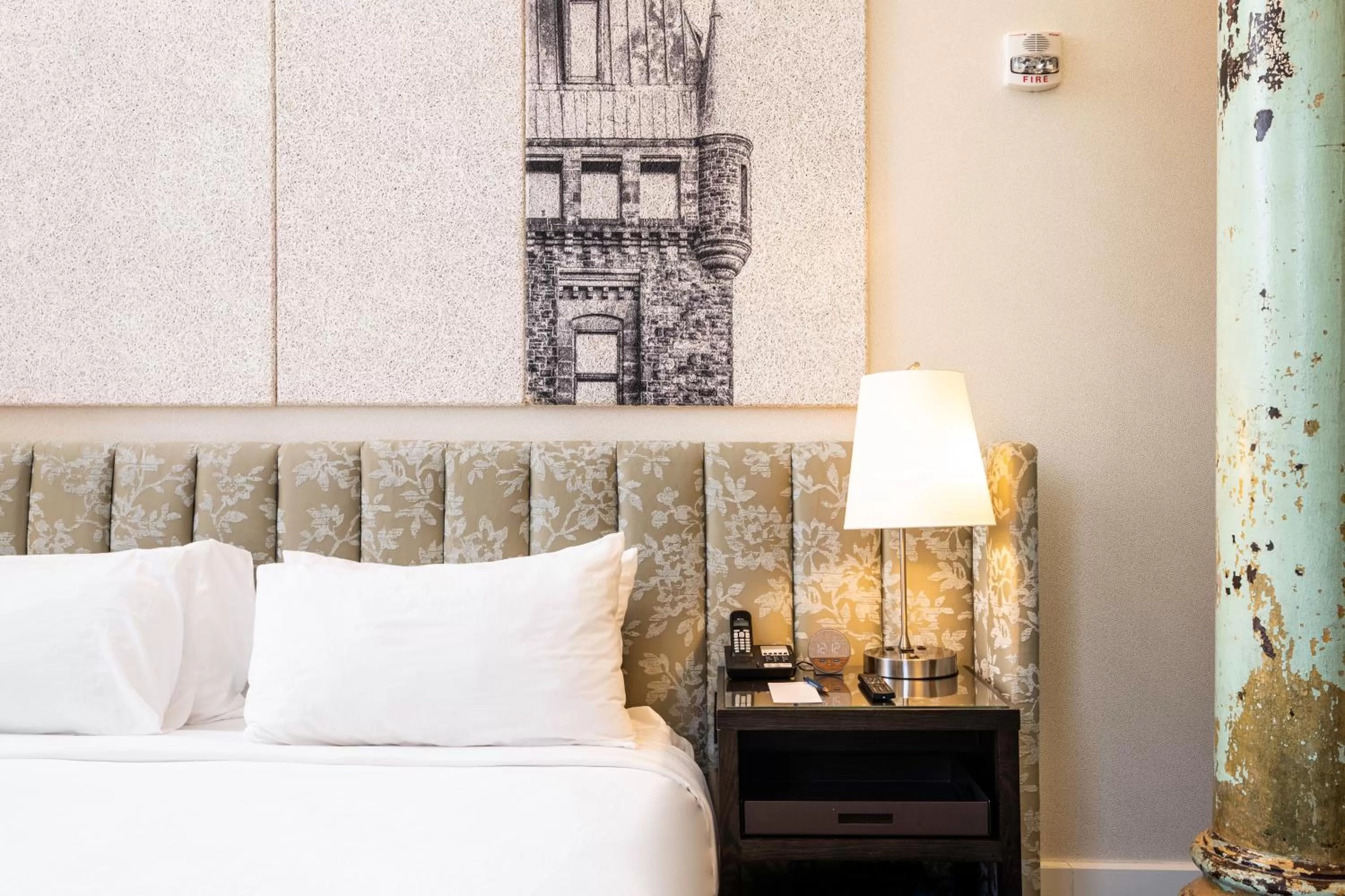 Bed in The Richardson Hotel