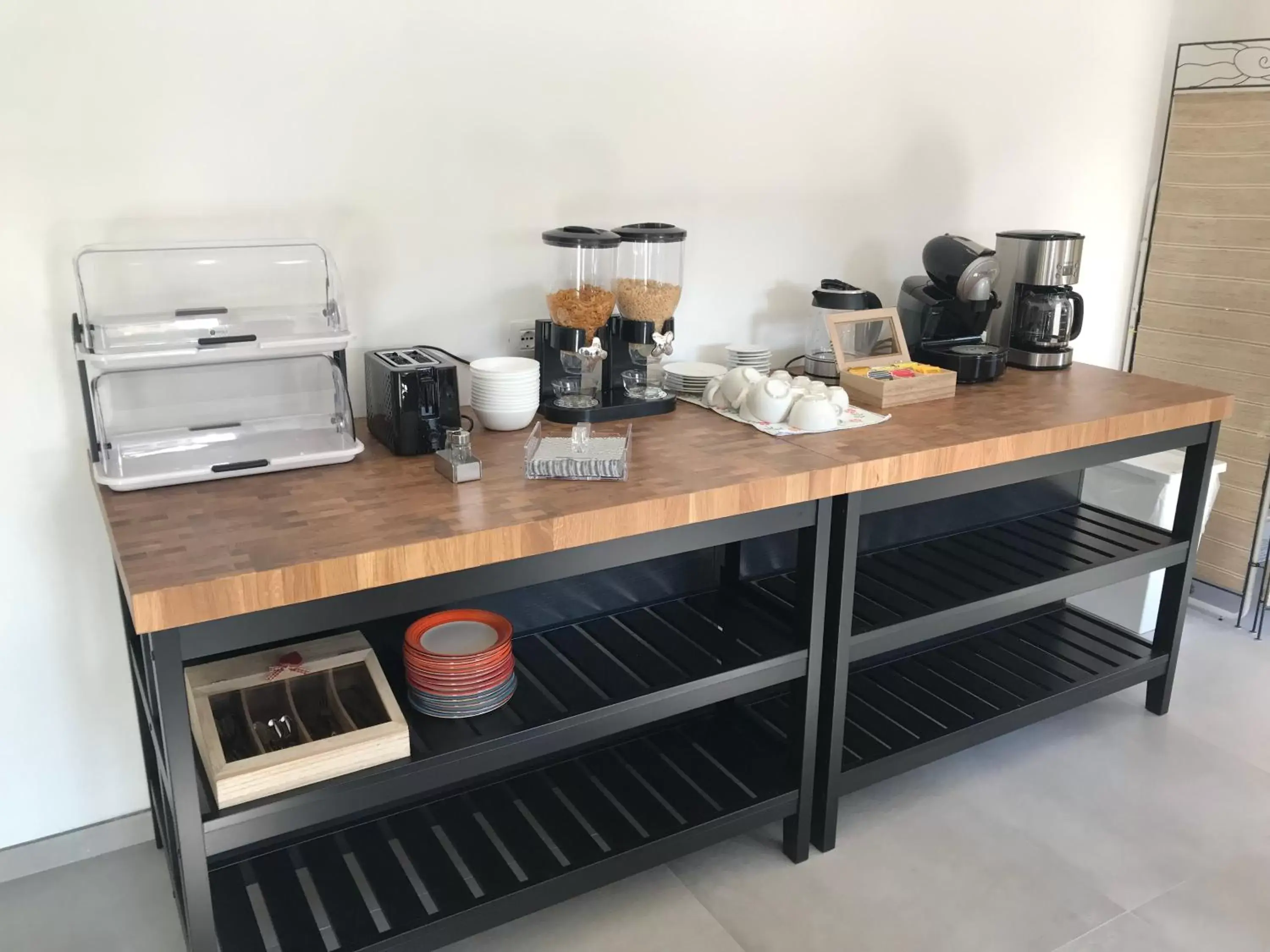 Coffee/tea facilities, Kitchen/Kitchenette in Il Sole e la Luna B&B in Garda