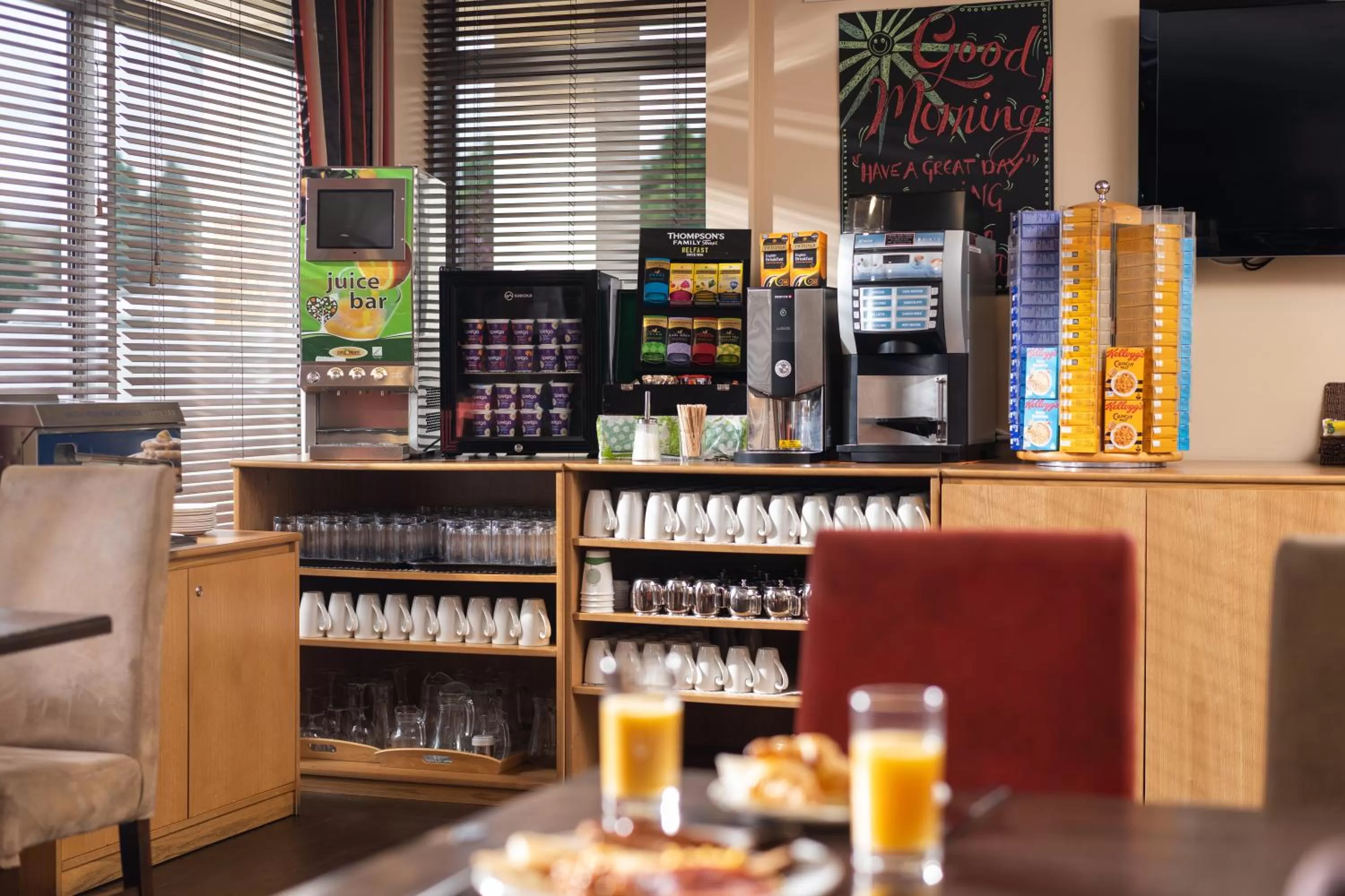 Coffee/tea facilities in Belmore Court & Motel