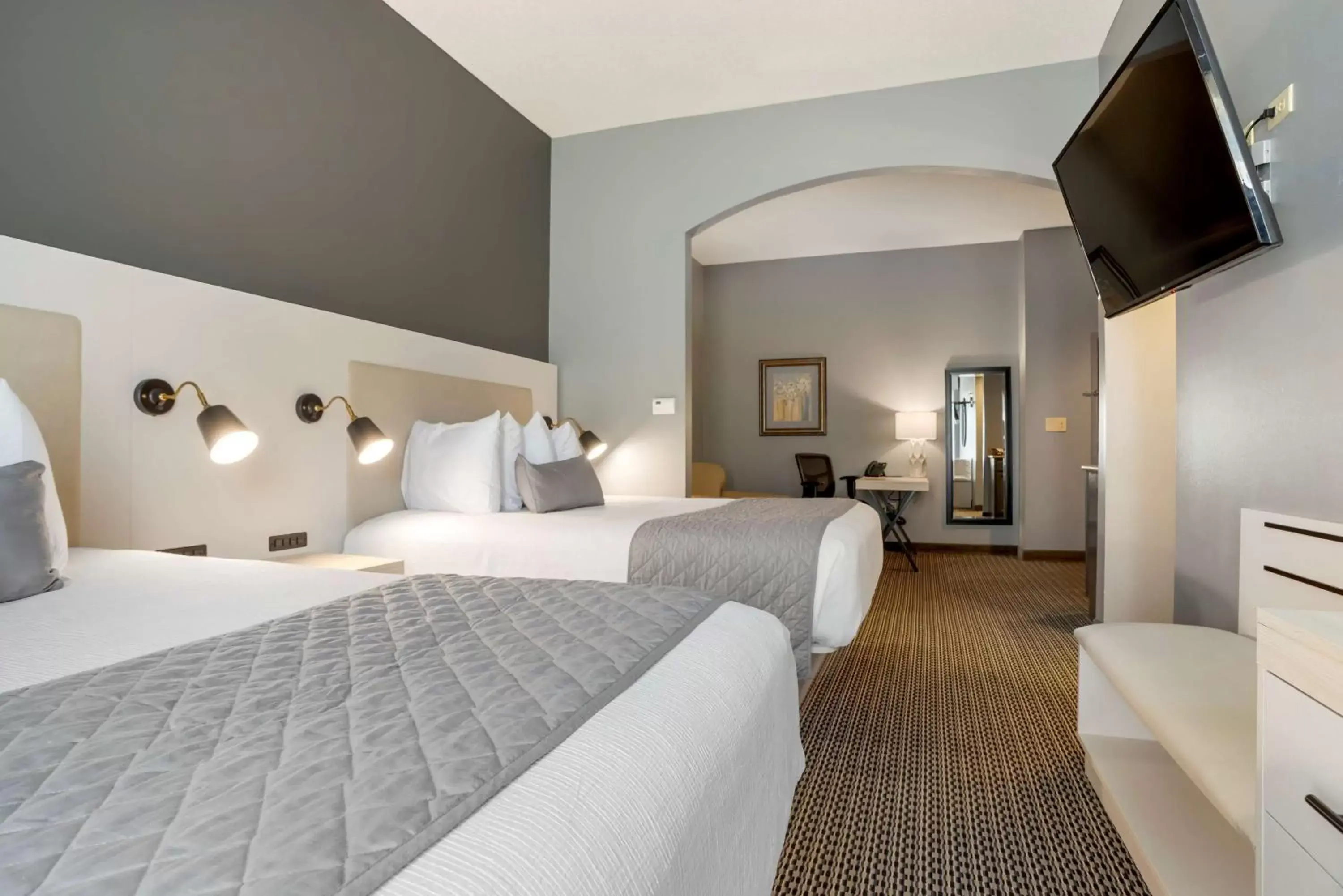 Bedroom, Bed in Best Western Plus Two Rivers Hotel & Suites