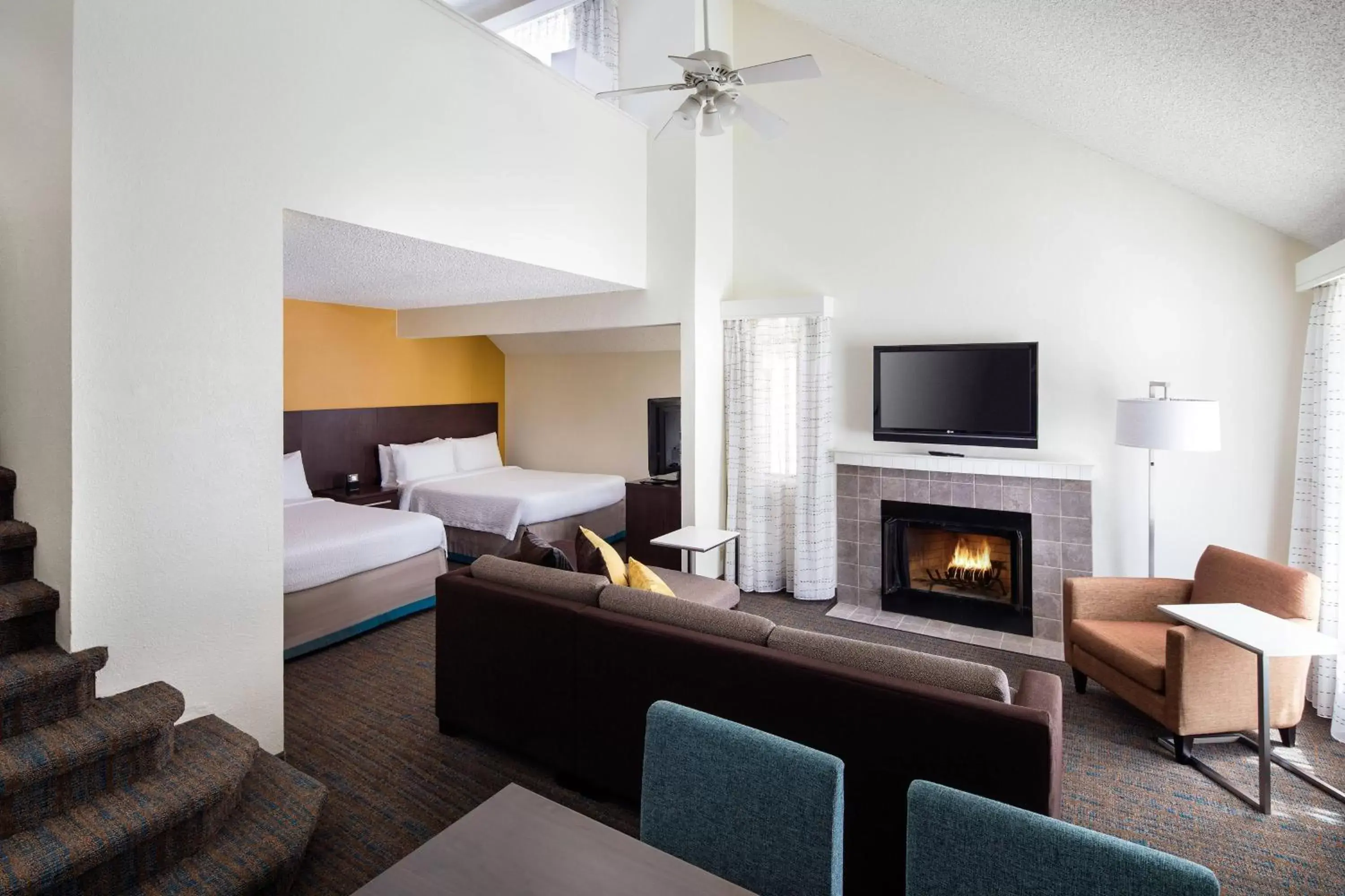 Photo of the whole room, Seating Area in Residence Inn San Diego La Jolla