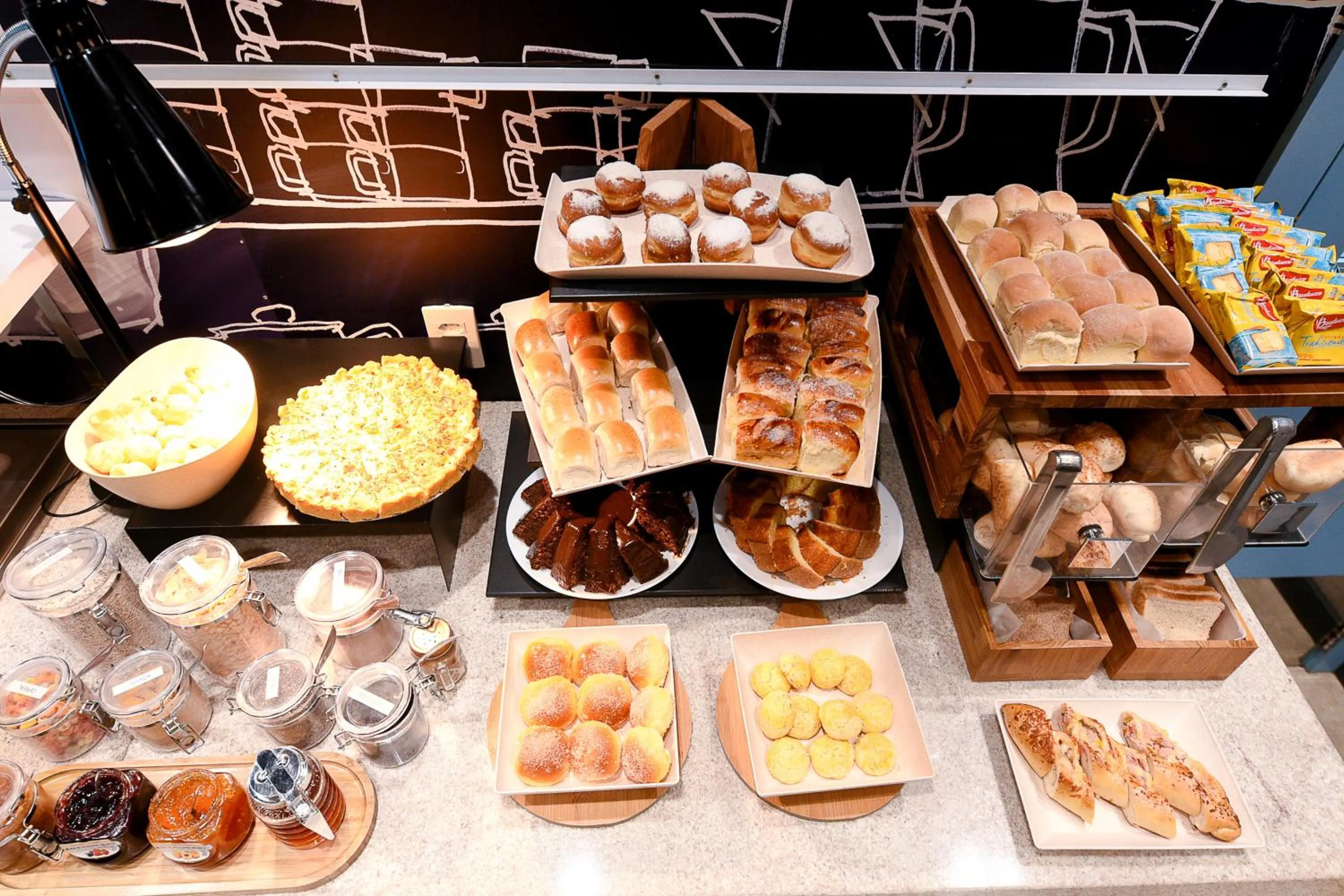 Restaurant/places to eat in ibis budget Santos Gonzaga