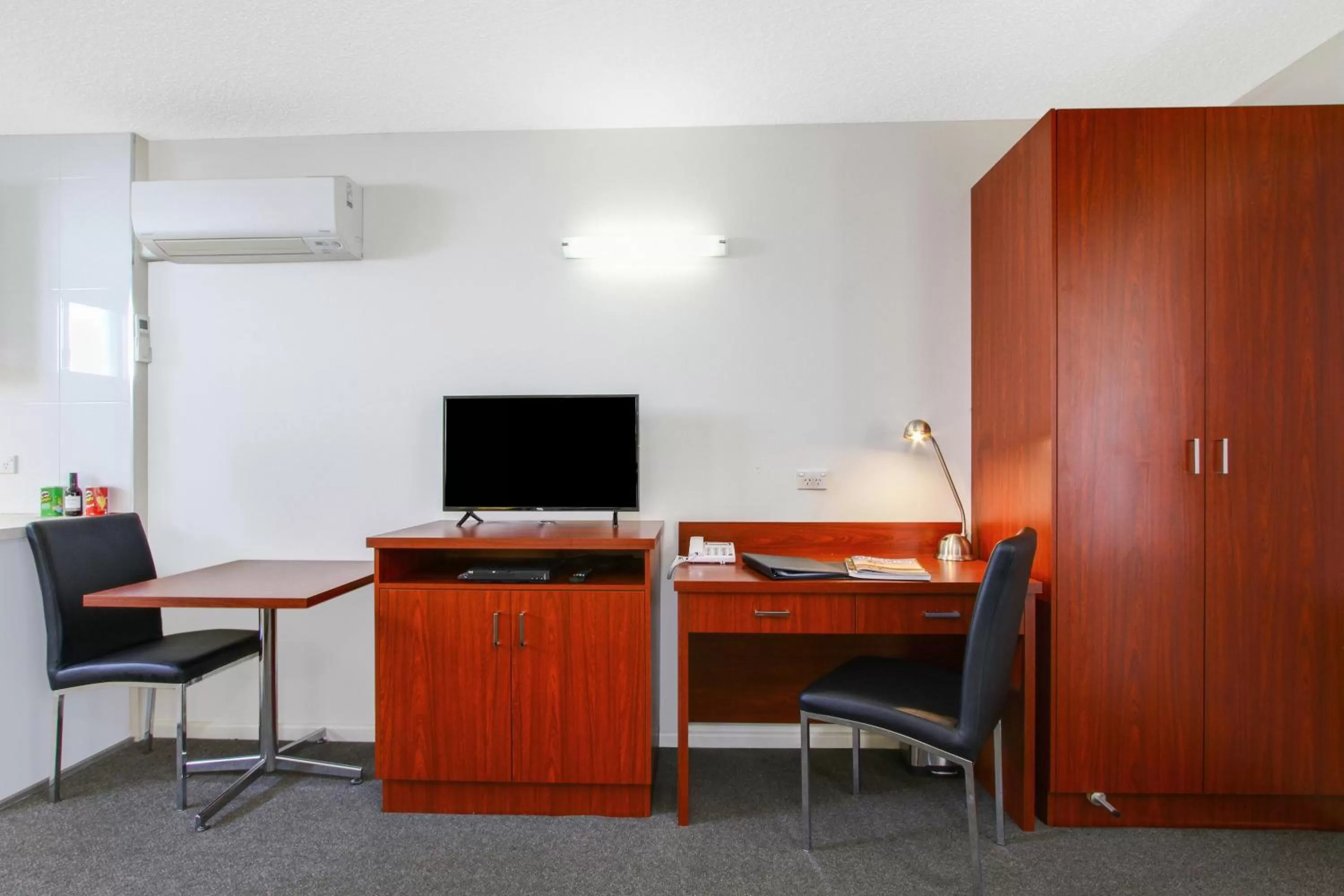 TV and multimedia in Thunderbird Motel Yass