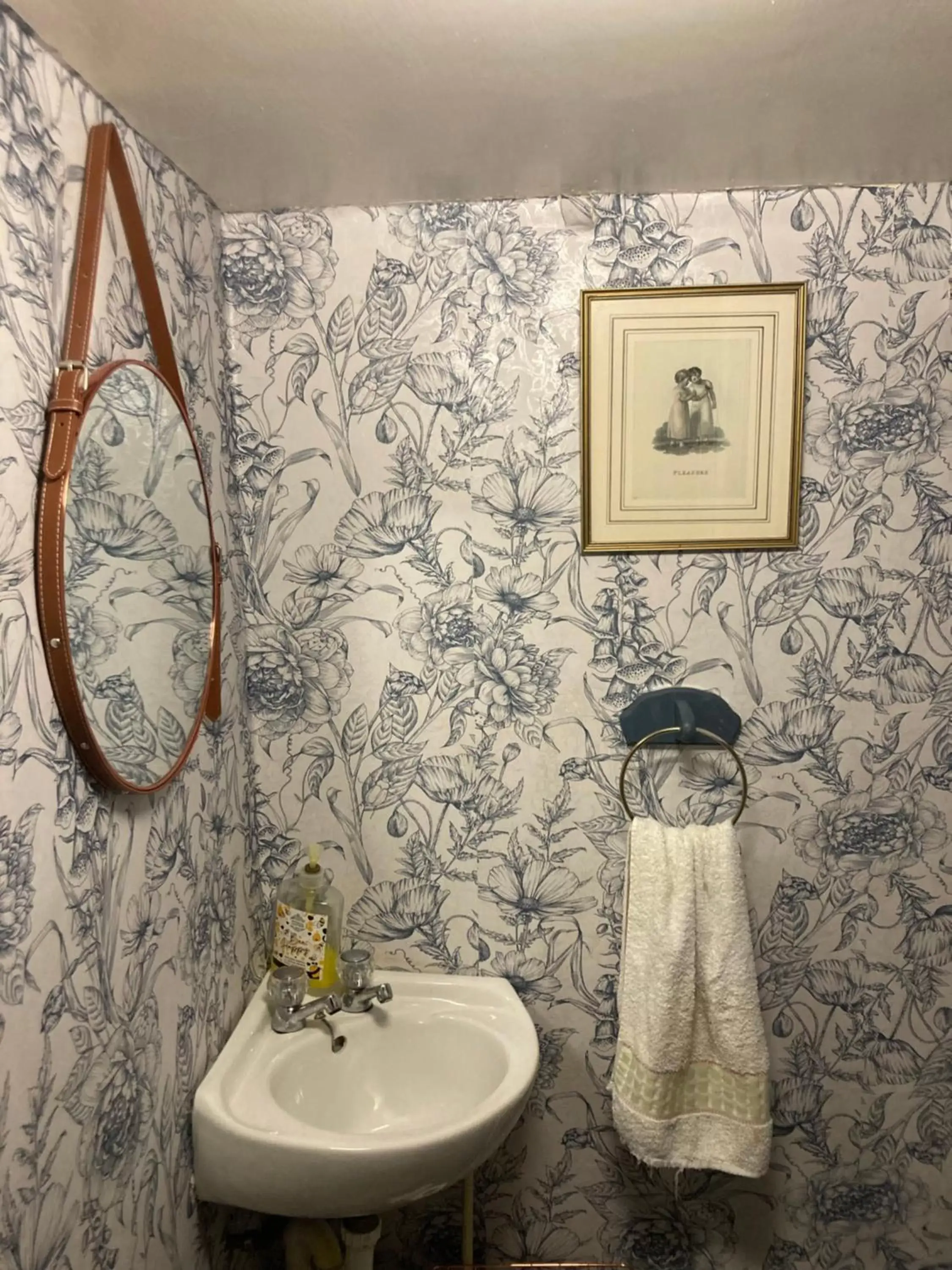Bathroom in Overdale Motel