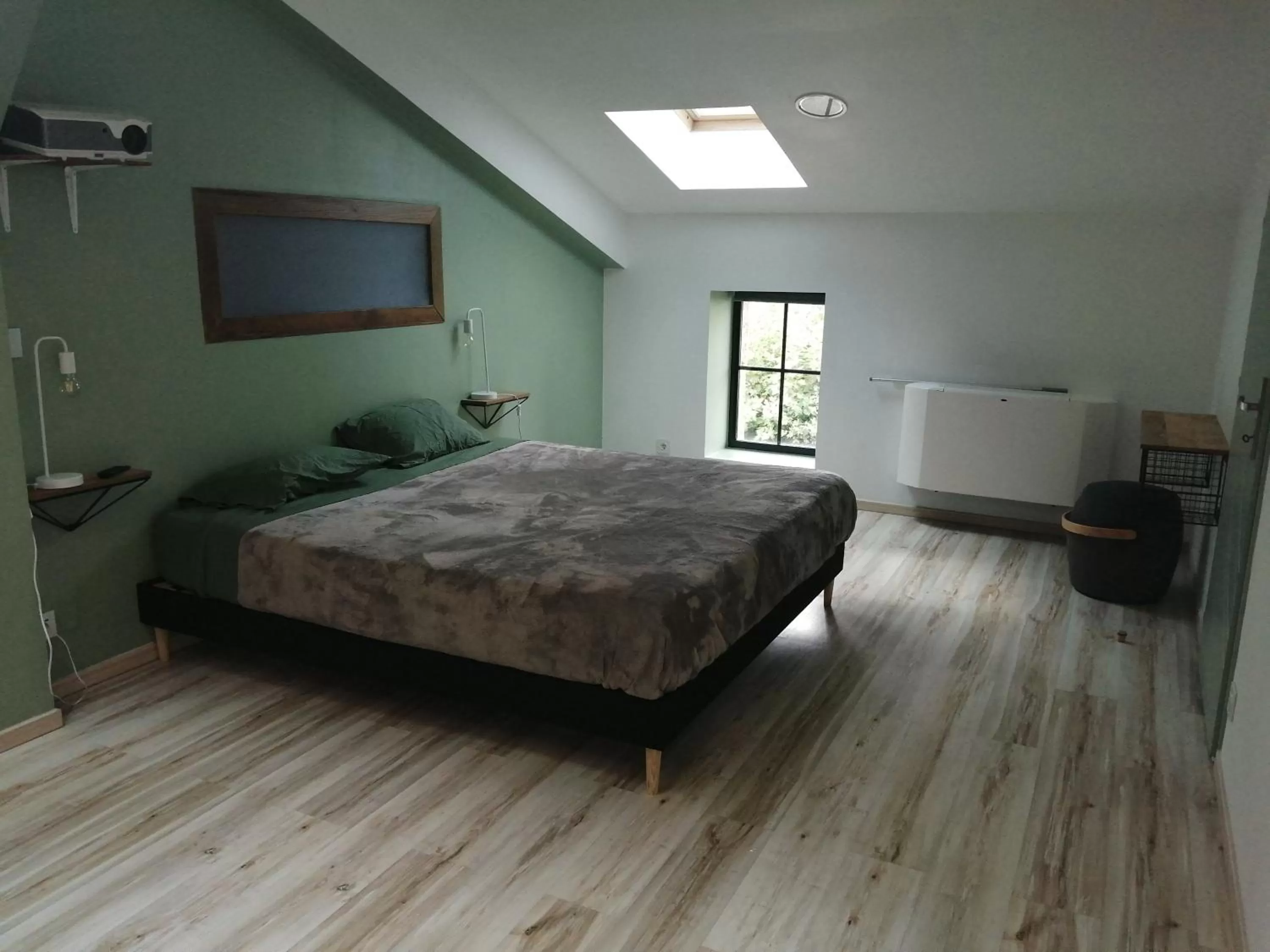 Photo of the whole room, Bed in L'hacienda