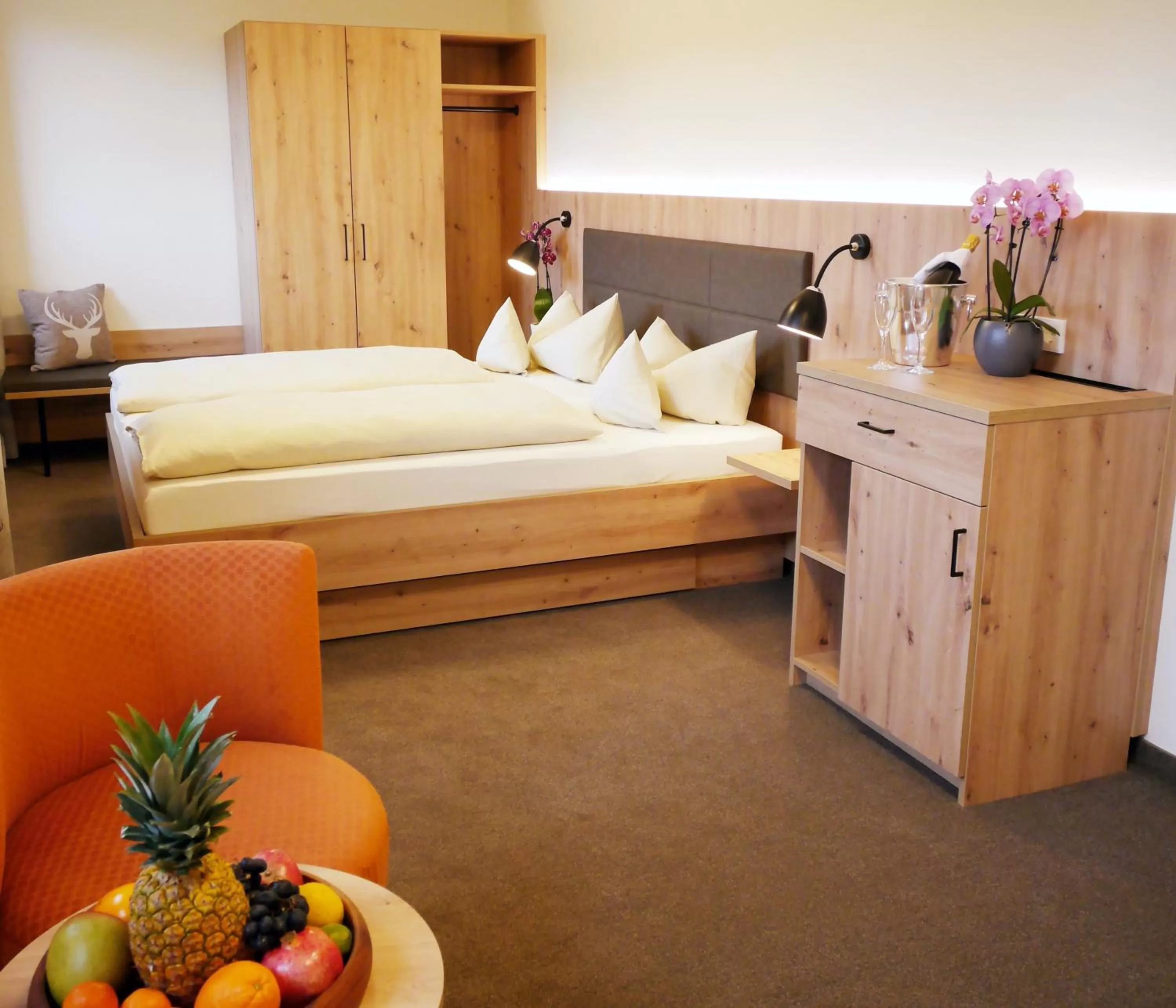 Photo of the whole room, Bed in Berghotel Zollersteighof