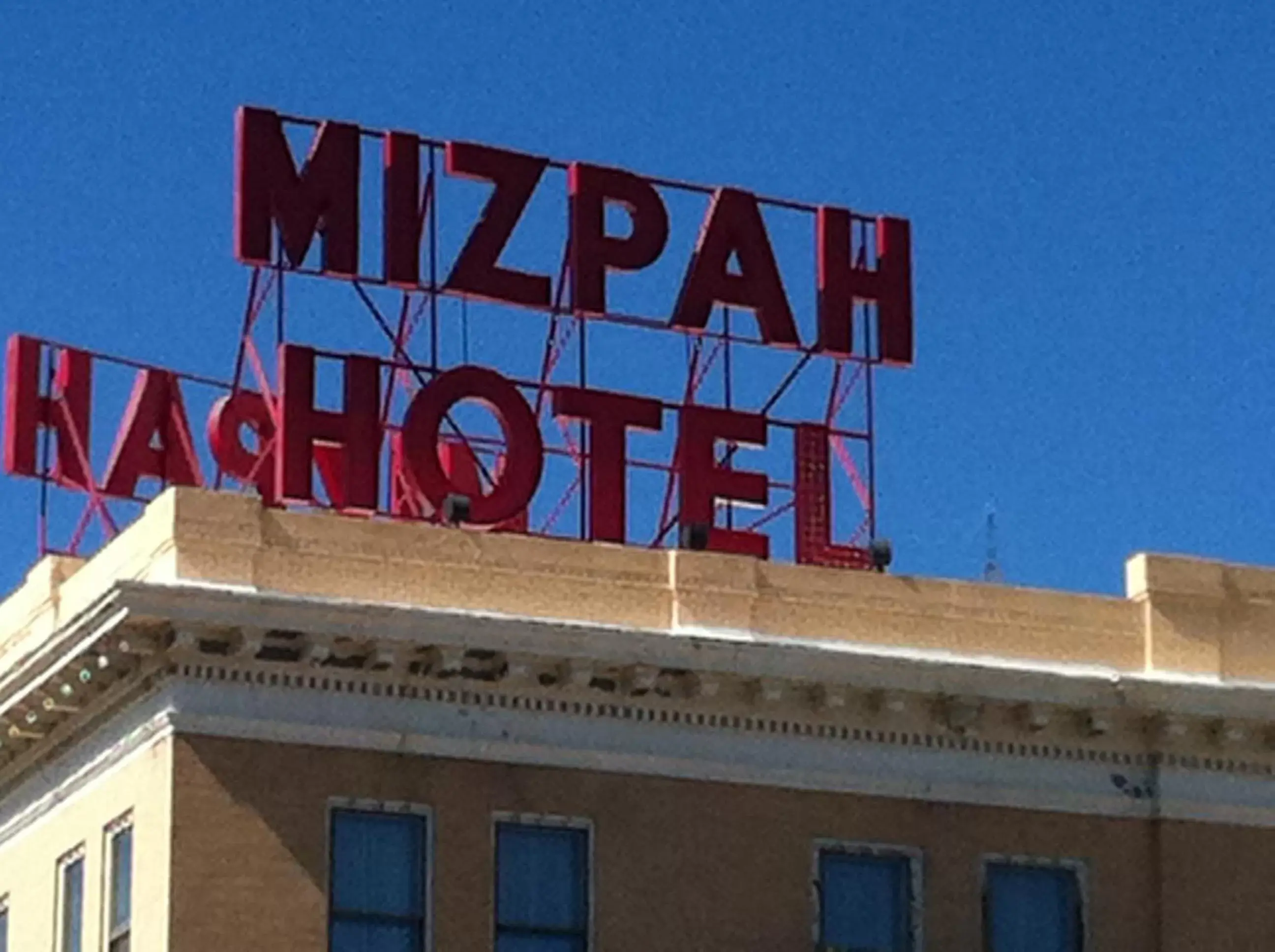 Facade/entrance in Mizpah Hotel