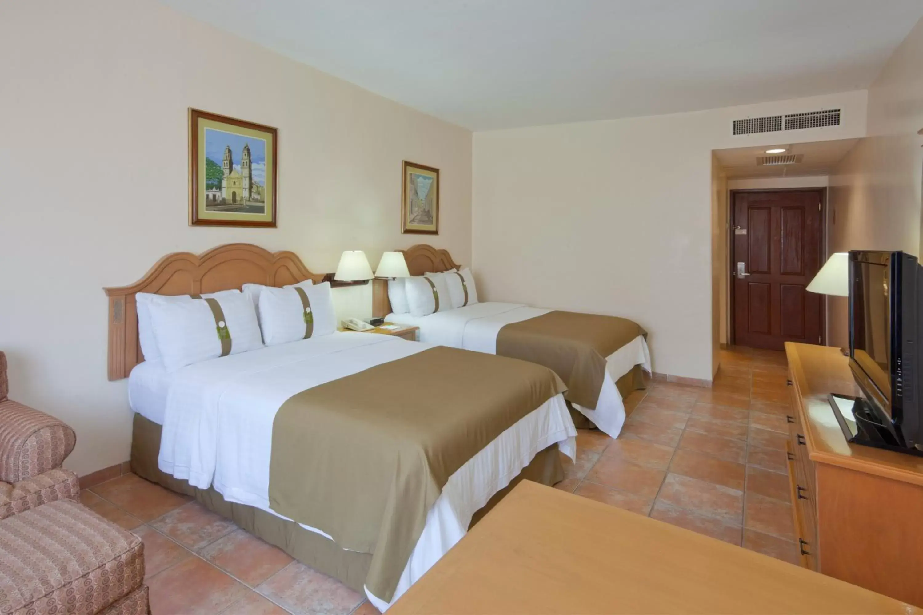 Photo of the whole room, Bed in Holiday Inn Ciudad Del Carmen, an IHG Hotel