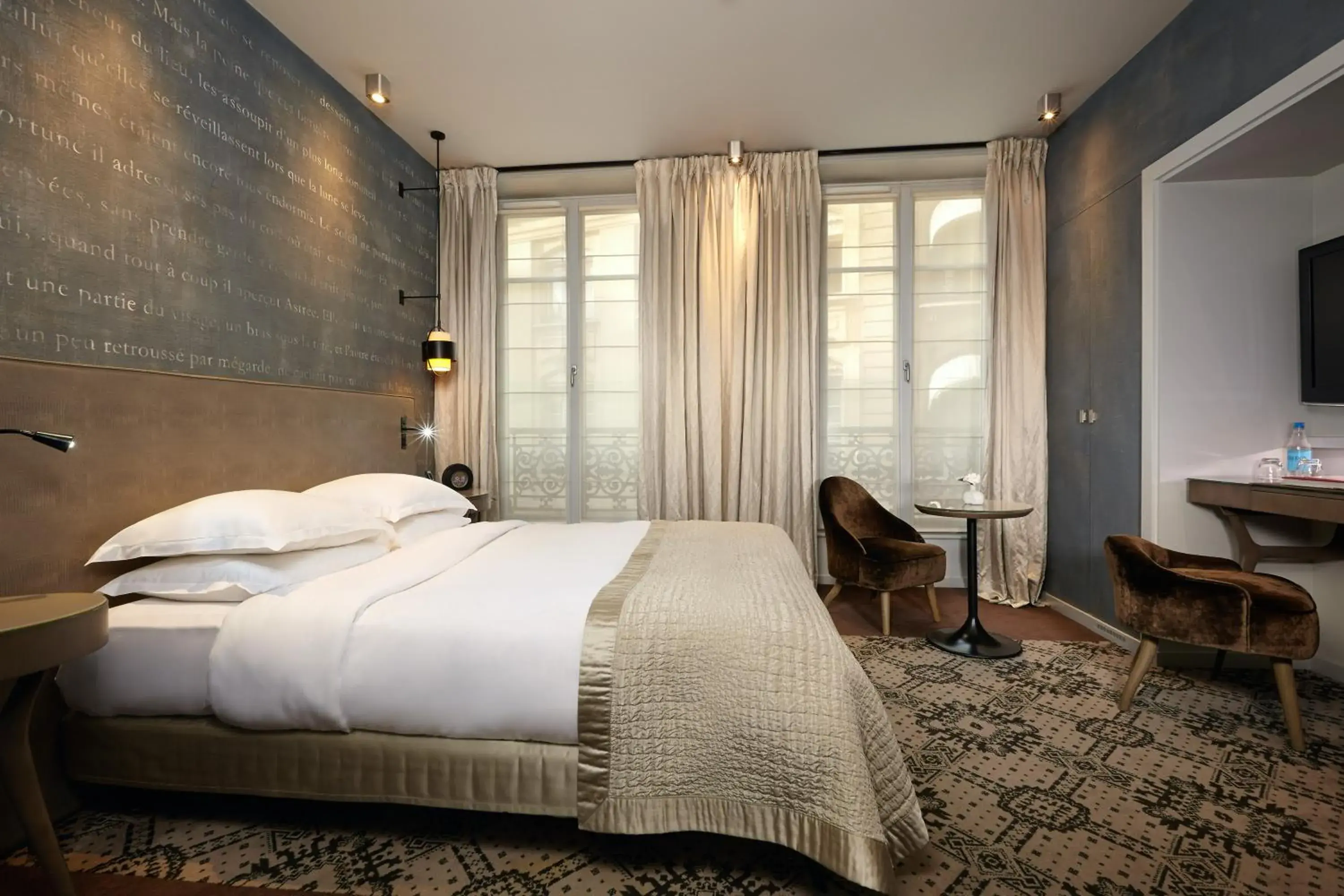 Photo of the whole room, Bed in Le Pavillon Des Lettres