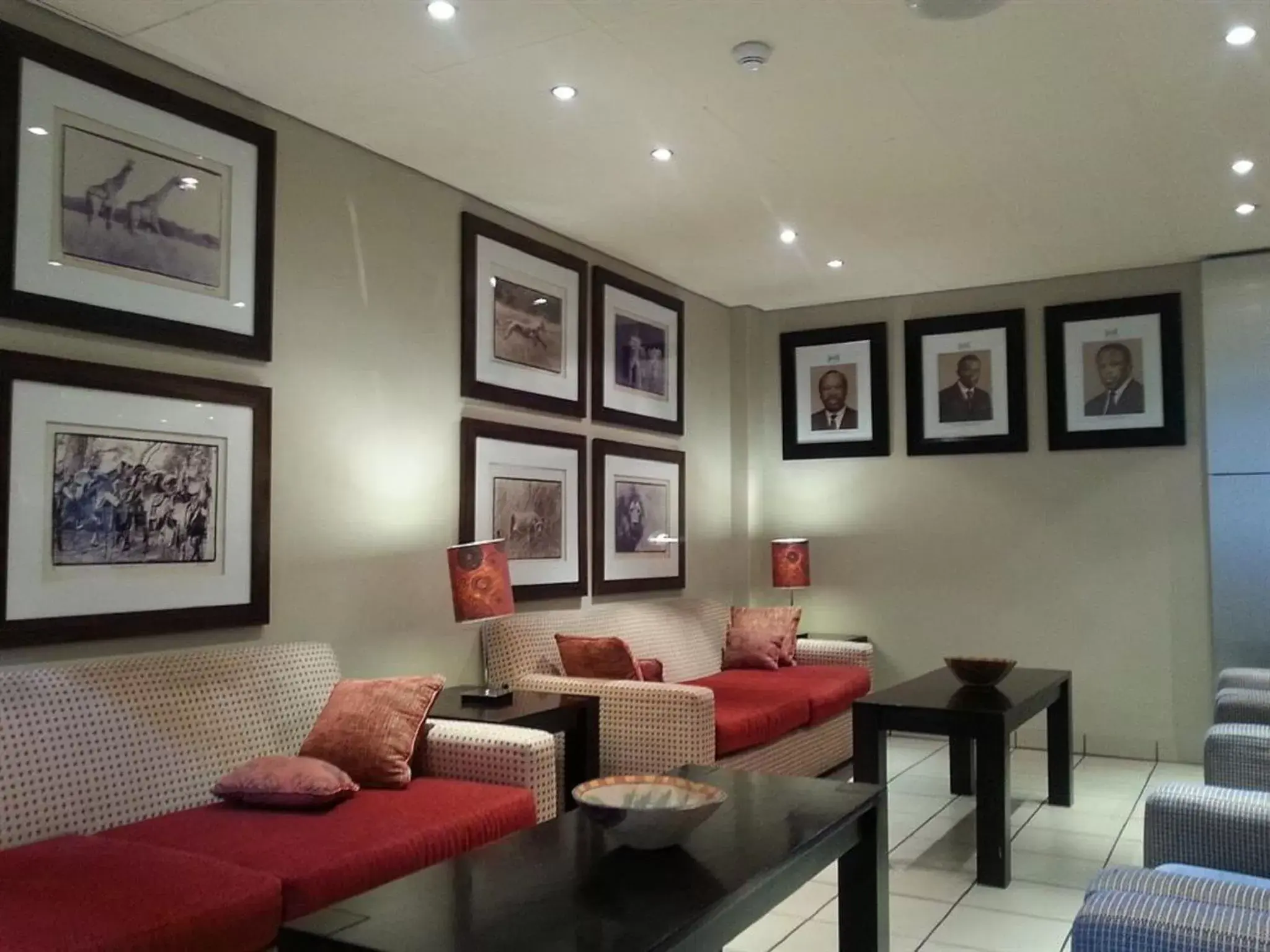 Communal lounge/ TV room, Seating Area in Peermont Metcourt Hotel