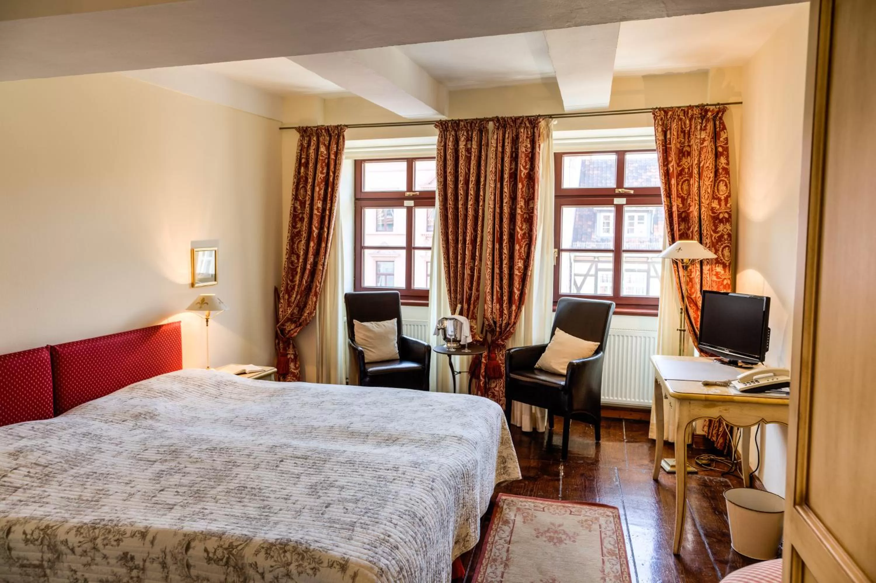 Photo of the whole room, Bed in Hotel Zum Bär