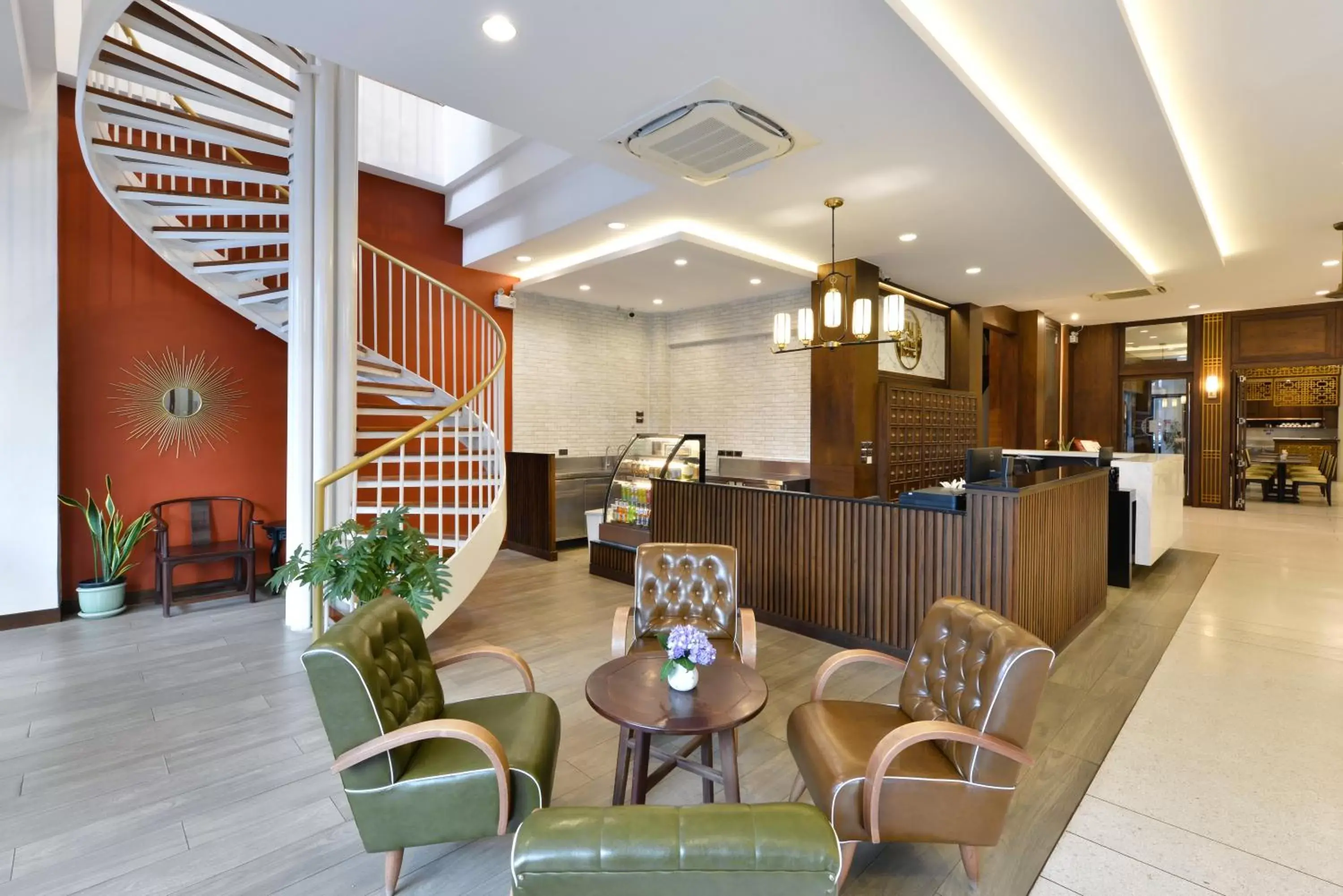 Lobby or reception, Restaurant/Places to Eat in Oldthaiheng Hotel