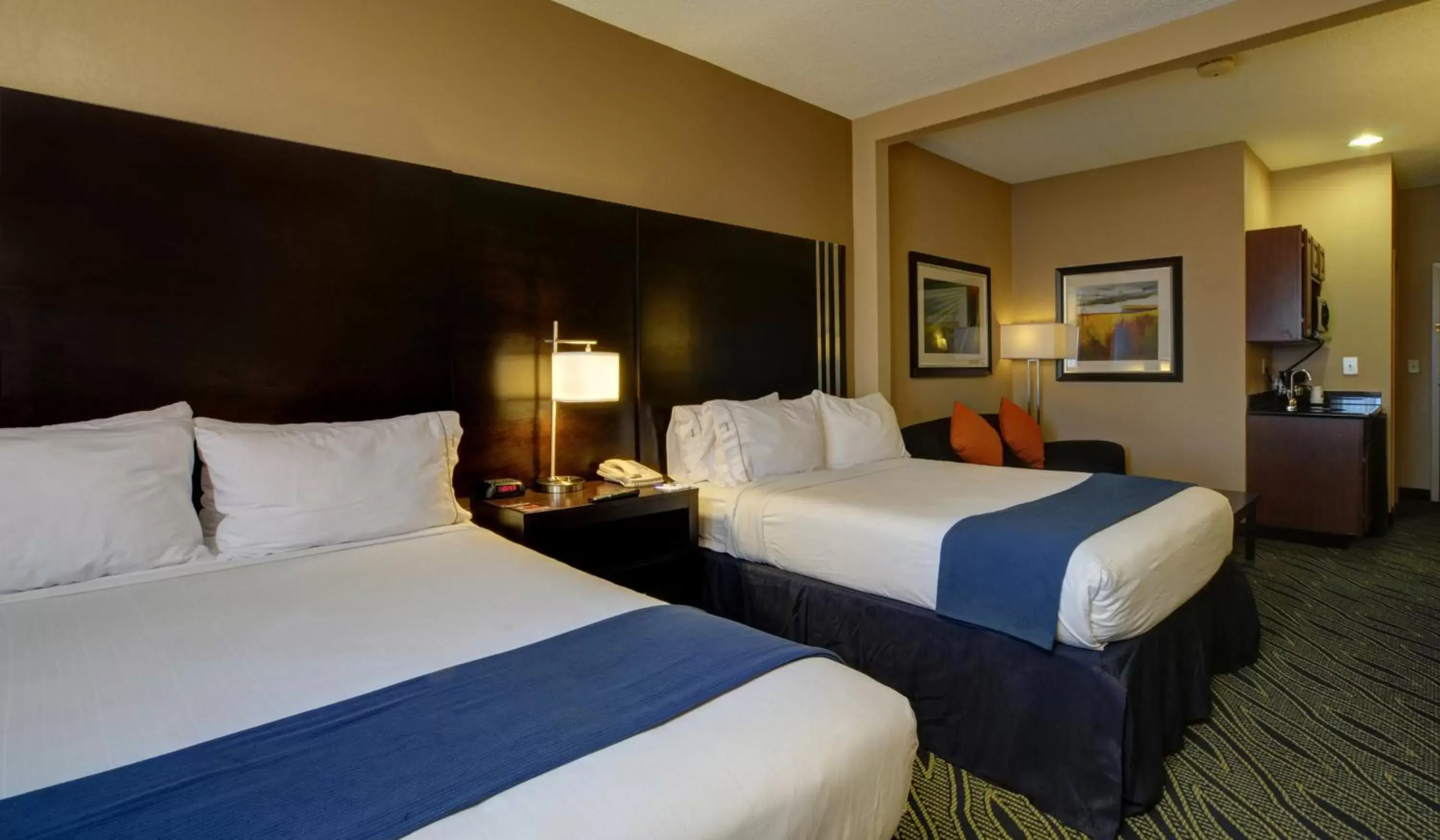 Bed in Holiday Inn Express & Suites Midwest City, an IHG Hotel