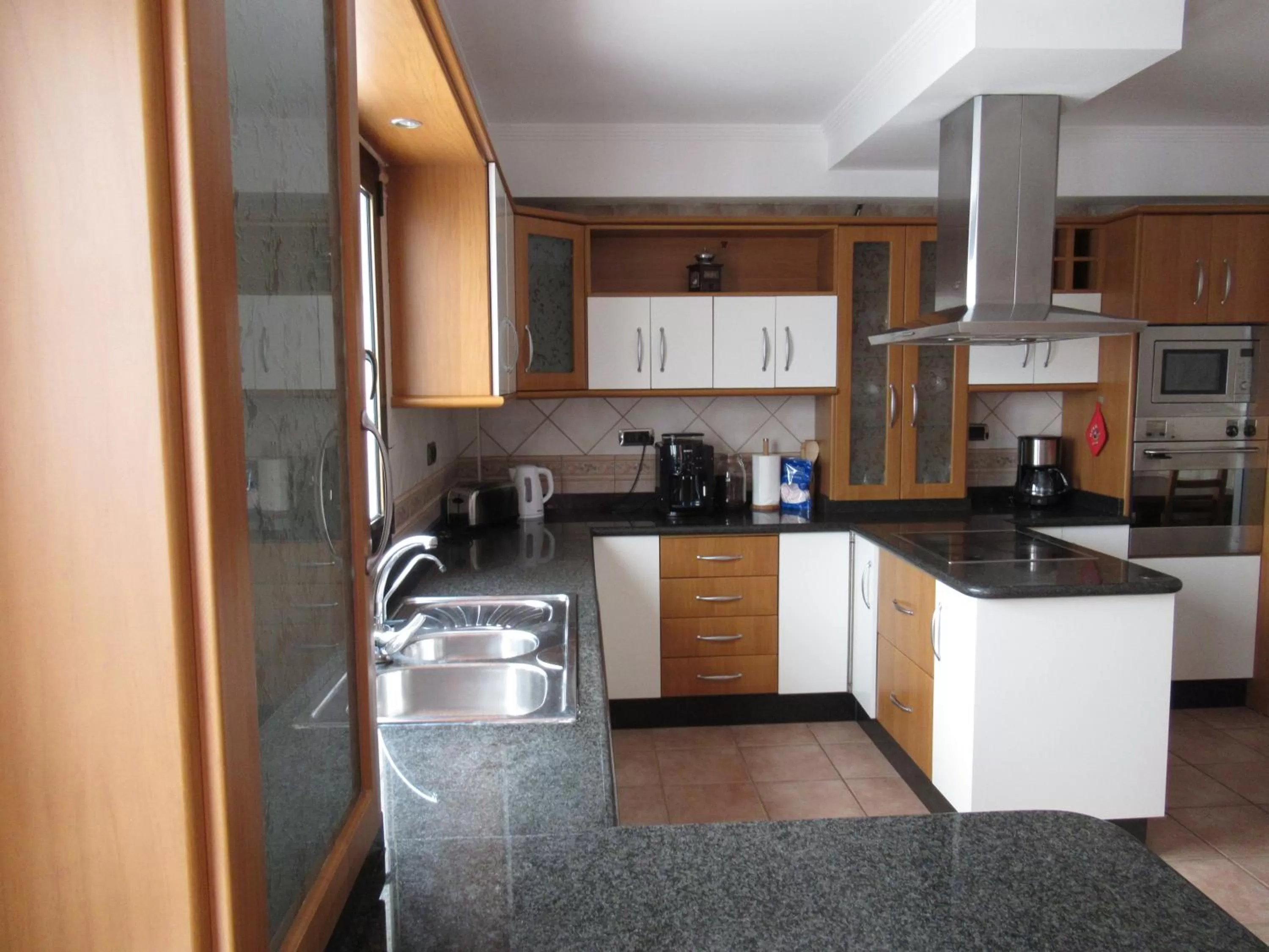 Communal kitchen, Kitchen/Kitchenette in NÁUTICO Suites, by Comfortable Luxury - Adults Only