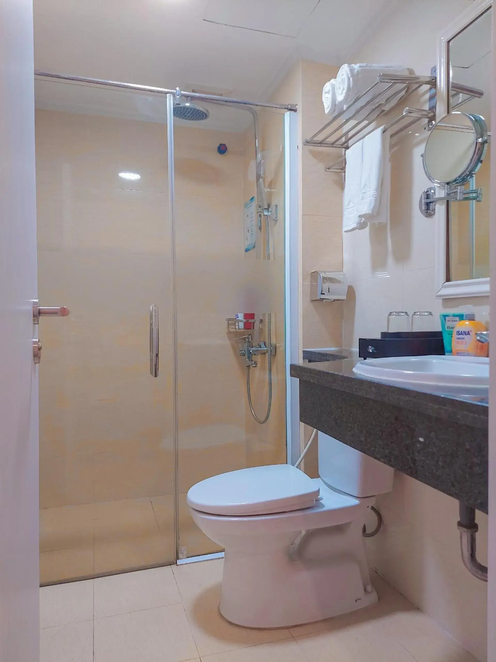 Shower, Bathroom in A25 Hotel - Dịch Vọng Hậu